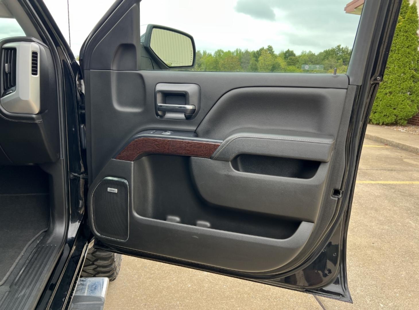 2018 BLACK /BLACK LEATHER GMC SIERRA 1500 SLT (3GTU2NEC3JG) with an 5.3L V8 engine, Automatic transmission, located at 2990 Old Orchard Rd., Jackson, MO, 63755, 37.354214, -89.612106 - 2018 GMC Sierra 1500 SLT 162xxx miles 4x4 5.3L V8 Automatic Leather New Tires Backup Camera Power/Heated Seats Bluetooth Cruise Power Windows/Locks/Mirrors We have financing available and we accept trades! Fill out a credit application on our website or come by today! If you have any qu - Photo#16