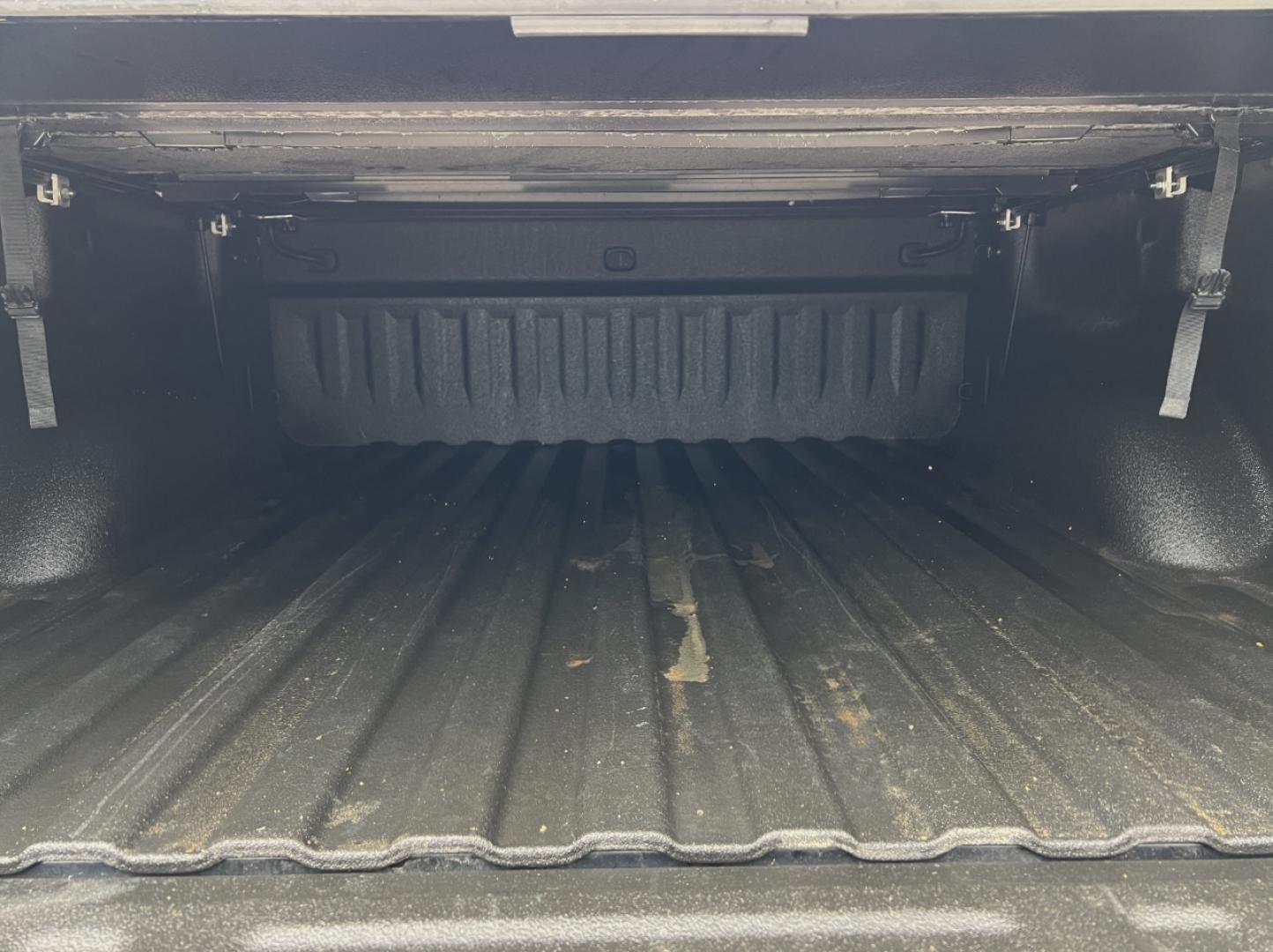 2018 BLACK /BLACK LEATHER GMC SIERRA 1500 SLT (3GTU2NEC3JG) with an 5.3L V8 engine, Automatic transmission, located at 2990 Old Orchard Rd., Jackson, MO, 63755, 37.354214, -89.612106 - 2018 GMC Sierra 1500 SLT 162xxx miles 4x4 5.3L V8 Automatic Leather New Tires Backup Camera Power/Heated Seats Bluetooth Cruise Power Windows/Locks/Mirrors We have financing available and we accept trades! Fill out a credit application on our website or come by today! If you have any qu - Photo#21