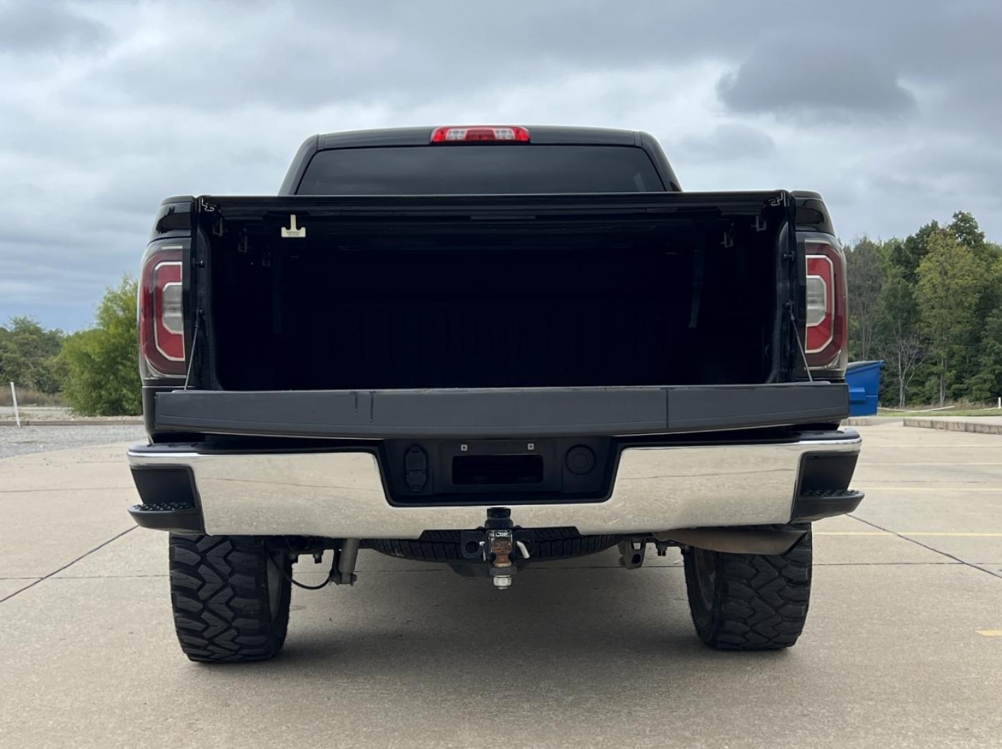 2018 BLACK /BLACK LEATHER GMC SIERRA 1500 SLT (3GTU2NEC3JG) with an 5.3L V8 engine, Automatic transmission, located at 2990 Old Orchard Rd., Jackson, MO, 63755, 37.354214, -89.612106 - 2018 GMC Sierra 1500 SLT 162xxx miles 4x4 5.3L V8 Automatic Leather New Tires Backup Camera Power/Heated Seats Bluetooth Cruise Power Windows/Locks/Mirrors We have financing available and we accept trades! Fill out a credit application on our website or come by today! If you have any qu - Photo#20