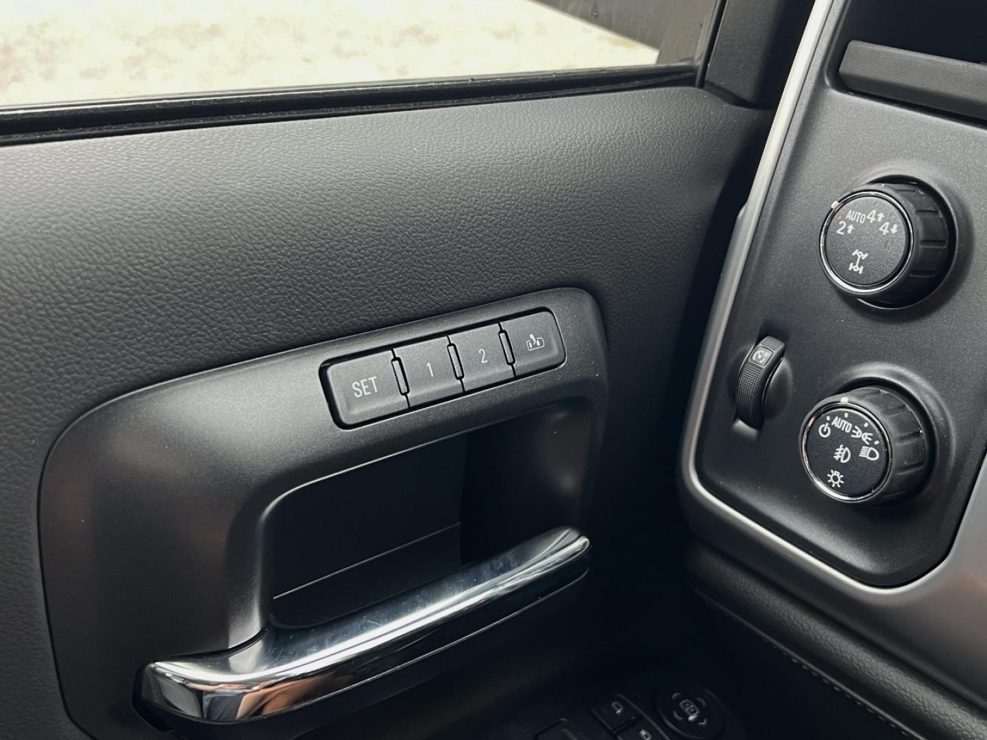 2018 BLACK /BLACK LEATHER GMC SIERRA 1500 SLT (3GTU2NEC3JG) with an 5.3L V8 engine, Automatic transmission, located at 2990 Old Orchard Rd., Jackson, MO, 63755, 37.354214, -89.612106 - 2018 GMC Sierra 1500 SLT 162xxx miles 4x4 5.3L V8 Automatic Leather New Tires Backup Camera Power/Heated Seats Bluetooth Cruise Power Windows/Locks/Mirrors We have financing available and we accept trades! Fill out a credit application on our website or come by today! If you have any qu - Photo#29