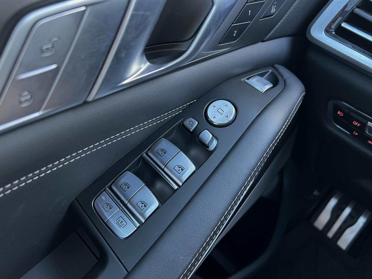 2021 WHITE /Black Leather BMW X7 M50I (5UXCX6C0XM9) with an 4.4L V8 engine, Automatic transmission, located at 2990 Old Orchard Rd., Jackson, MO, 63755, 37.354214, -89.612106 - 2021 BMW X7 M50I 61xxx miles All Wheel Drive 4.4L V8 Automatic Leather 3rd Row Navigation Power/Heated/Cooled Seats Heated Rear Seats Heated Steering Wheel Backup Camera Sunroof Bluetooth Cruise Power Windows/Locks/Mirrors We have financing available and we accept trades! Fill out a - Photo#32