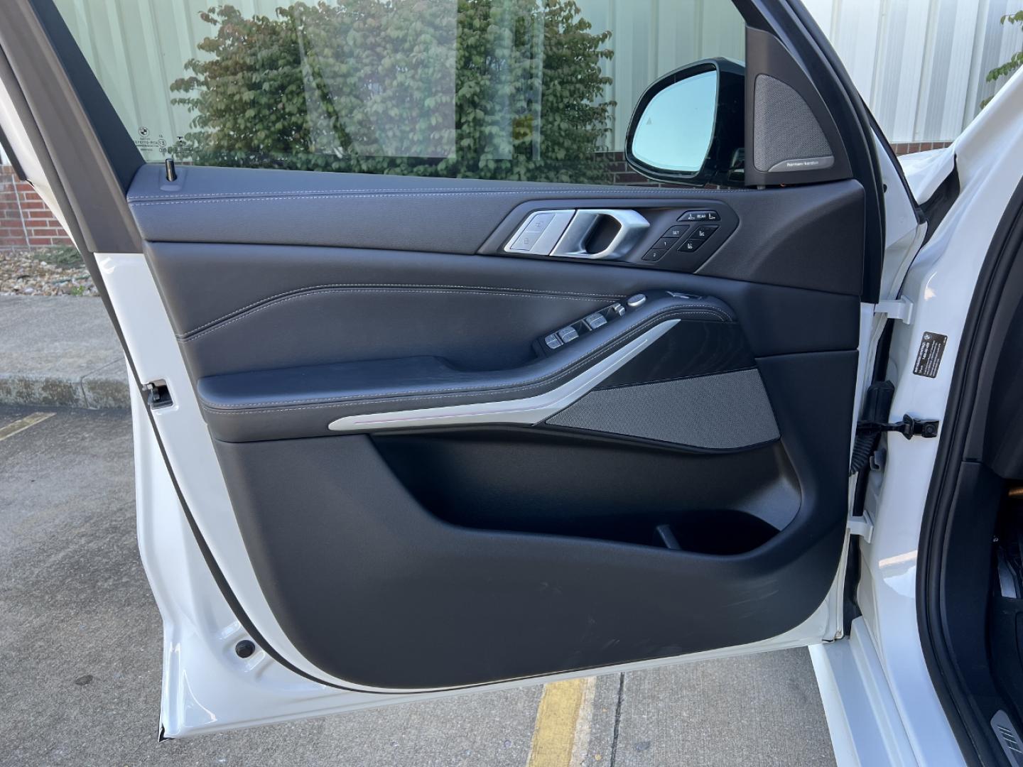 2021 WHITE /Black Leather BMW X7 M50I (5UXCX6C0XM9) with an 4.4L V8 engine, Automatic transmission, located at 2990 Old Orchard Rd., Jackson, MO, 63755, 37.354214, -89.612106 - 2021 BMW X7 M50I 61xxx miles All Wheel Drive 4.4L V8 Automatic Leather 3rd Row Navigation Power/Heated/Cooled Seats Heated Rear Seats Heated Steering Wheel Backup Camera Sunroof Bluetooth Cruise Power Windows/Locks/Mirrors We have financing available and we accept trades! Fill out a - Photo#15