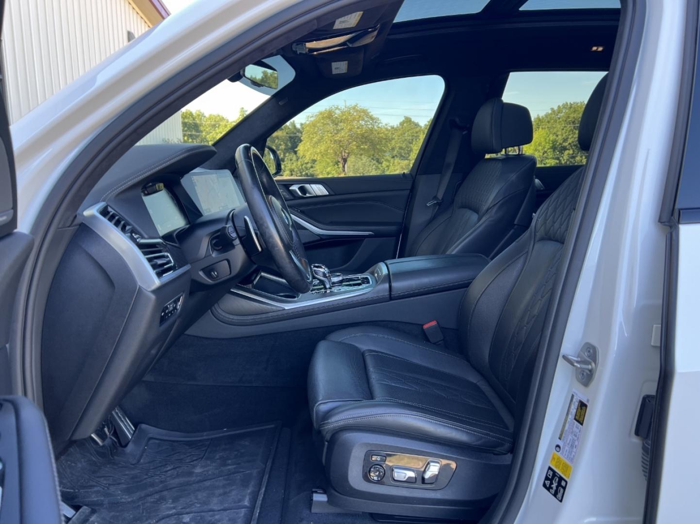 2021 WHITE /Black Leather BMW X7 M50I (5UXCX6C0XM9) with an 4.4L V8 engine, Automatic transmission, located at 2990 Old Orchard Rd., Jackson, MO, 63755, 37.354214, -89.612106 - 2021 BMW X7 M50I 61xxx miles All Wheel Drive 4.4L V8 Automatic Leather 3rd Row Navigation Power/Heated/Cooled Seats Heated Rear Seats Heated Steering Wheel Backup Camera Sunroof Bluetooth Cruise Power Windows/Locks/Mirrors We have financing available and we accept trades! Fill out a - Photo#16