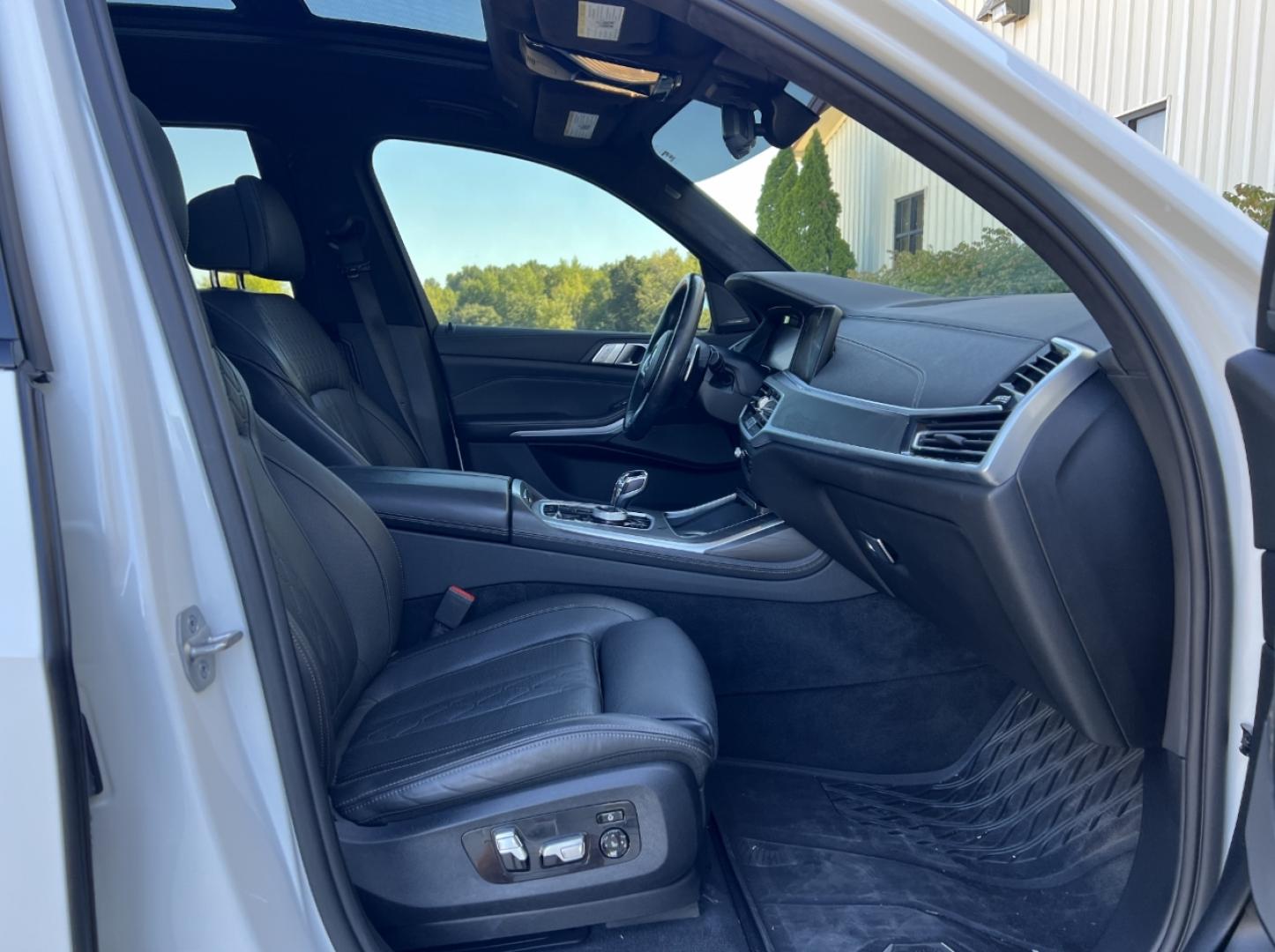 2021 WHITE /Black Leather BMW X7 M50I (5UXCX6C0XM9) with an 4.4L V8 engine, Automatic transmission, located at 2990 Old Orchard Rd., Jackson, MO, 63755, 37.354214, -89.612106 - 2021 BMW X7 M50I 61xxx miles All Wheel Drive 4.4L V8 Automatic Leather 3rd Row Navigation Power/Heated/Cooled Seats Heated Rear Seats Heated Steering Wheel Backup Camera Sunroof Bluetooth Cruise Power Windows/Locks/Mirrors We have financing available and we accept trades! Fill out a - Photo#18
