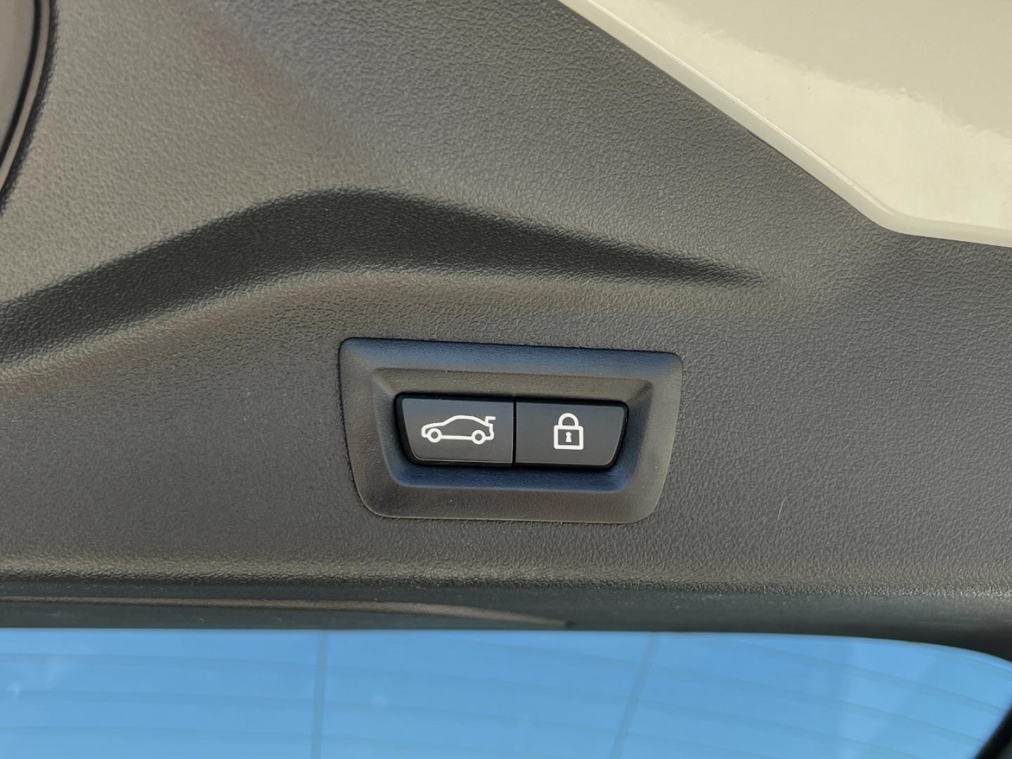 2021 WHITE /Black Leather BMW X7 M50I (5UXCX6C0XM9) with an 4.4L V8 engine, Automatic transmission, located at 2990 Old Orchard Rd., Jackson, MO, 63755, 37.354214, -89.612106 - 2021 BMW X7 M50I 61xxx miles All Wheel Drive 4.4L V8 Automatic Leather 3rd Row Navigation Power/Heated/Cooled Seats Heated Rear Seats Heated Steering Wheel Backup Camera Sunroof Bluetooth Cruise Power Windows/Locks/Mirrors We have financing available and we accept trades! Fill out a - Photo#26