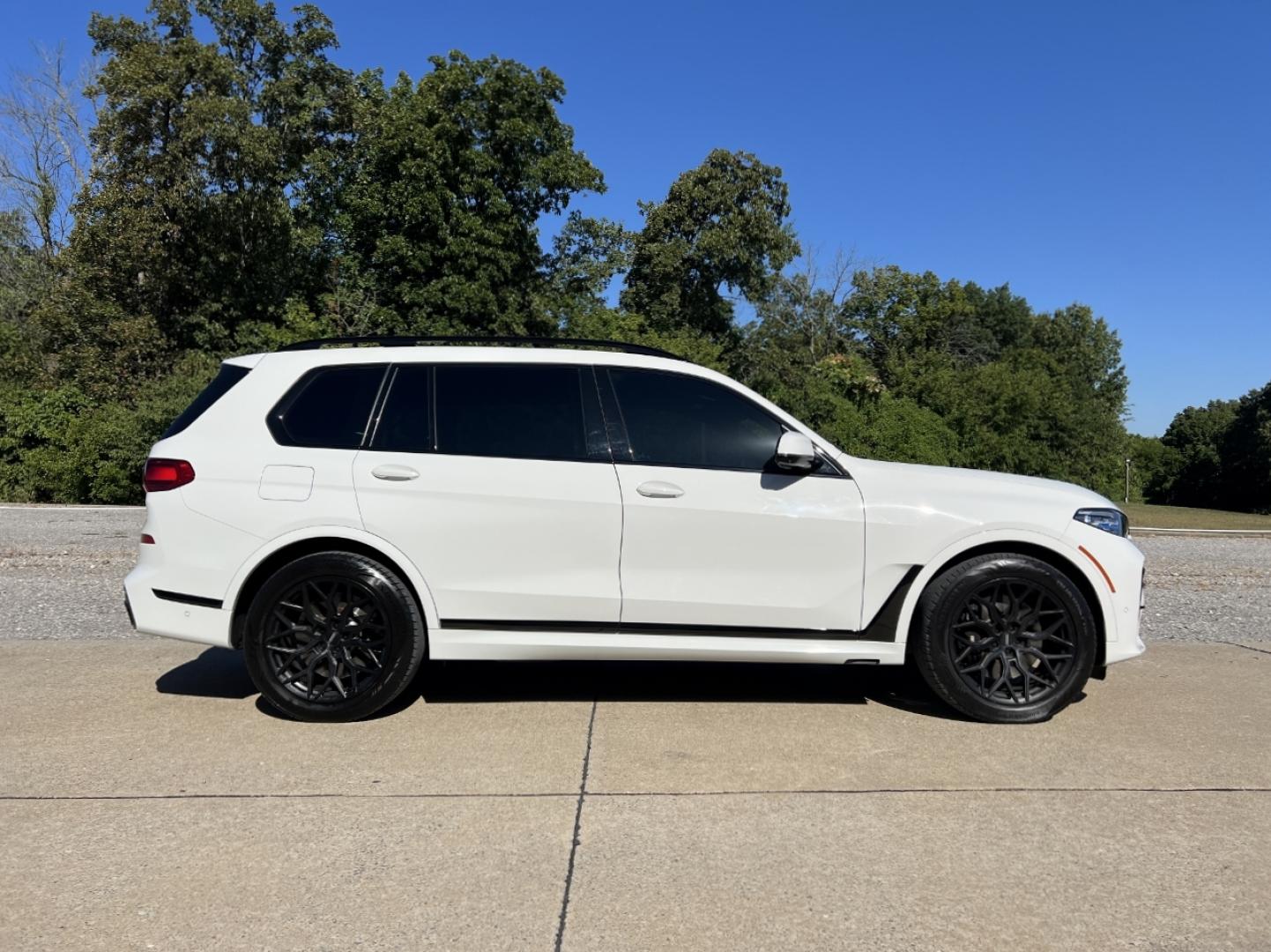 2021 WHITE /Black Leather BMW X7 M50I (5UXCX6C0XM9) with an 4.4L V8 engine, Automatic transmission, located at 2990 Old Orchard Rd., Jackson, MO, 63755, 37.354214, -89.612106 - 2021 BMW X7 M50I 61xxx miles All Wheel Drive 4.4L V8 Automatic Leather 3rd Row Navigation Power/Heated/Cooled Seats Heated Rear Seats Heated Steering Wheel Backup Camera Sunroof Bluetooth Cruise Power Windows/Locks/Mirrors We have financing available and we accept trades! Fill out a - Photo#10
