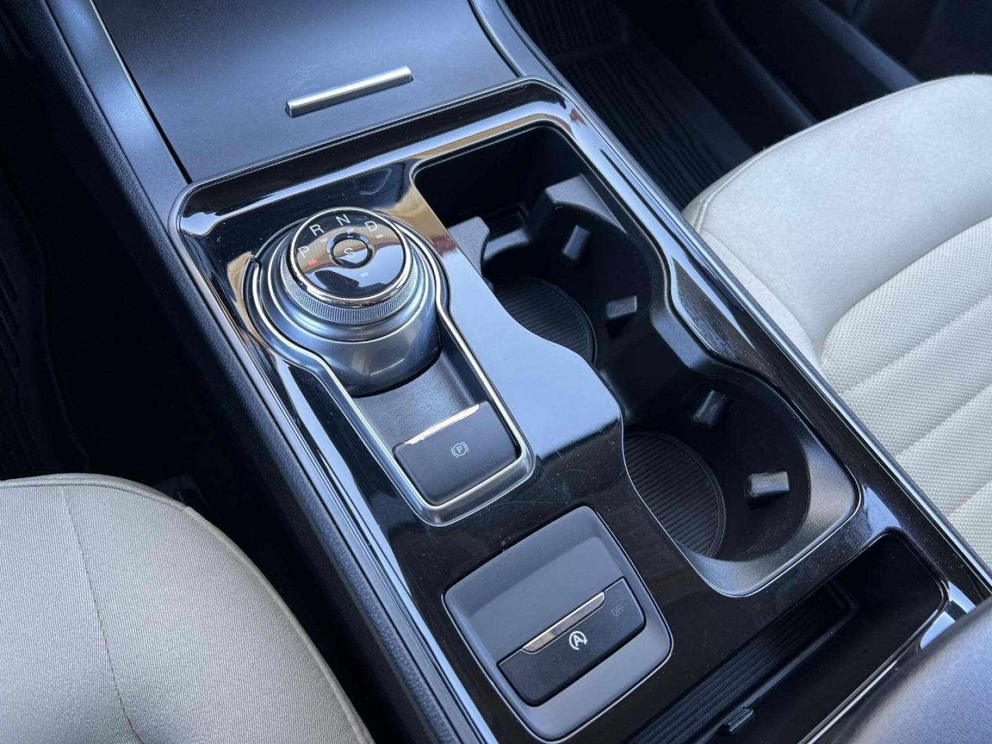 2020 WHITE FORD EDGE SE (2FMPK3G98LB) with an 2.0L 4 Cyl. engine, Automatic transmission, located at 2990 Old Orchard Rd., Jackson, MO, 63755, 37.354214, -89.612106 - 2020 Ford Edge SE 1-Owner 127xxx miles Front Wheel Drive 2.0L 4 Cyl. Automatic Backup Camera Power Driver Seat Bluetooth Cruise Power Windows/Locks/Mirrors We have financing available and we accept trades! Fill out a credit application on our website or come by today! If you have any que - Photo#22