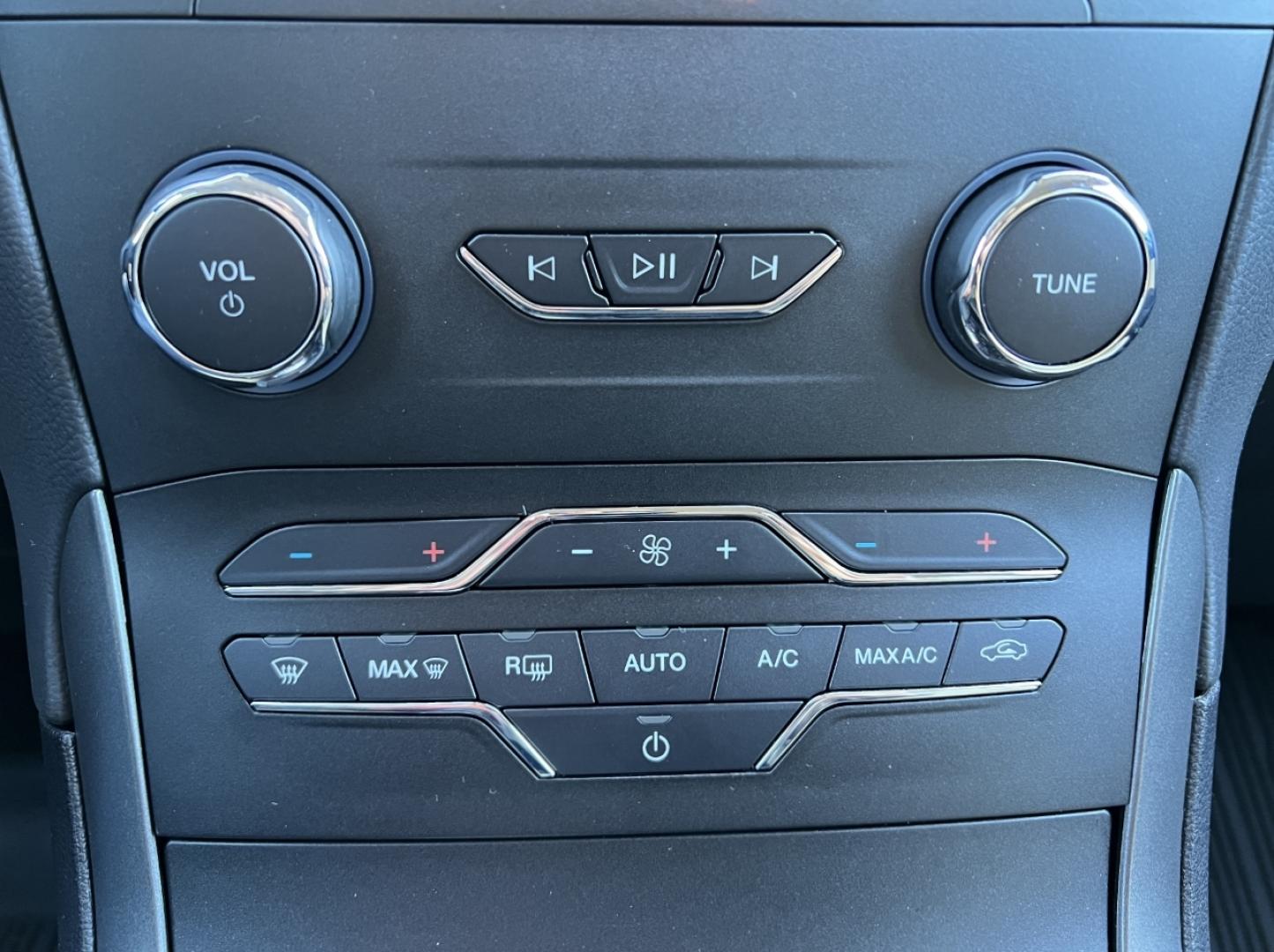 2020 WHITE FORD EDGE SE (2FMPK3G98LB) with an 2.0L 4 Cyl. engine, Automatic transmission, located at 2990 Old Orchard Rd., Jackson, MO, 63755, 37.354214, -89.612106 - 2020 Ford Edge SE 1-Owner 127xxx miles Front Wheel Drive 2.0L 4 Cyl. Automatic Backup Camera Power Driver Seat Bluetooth Cruise Power Windows/Locks/Mirrors We have financing available and we accept trades! Fill out a credit application on our website or come by today! If you have any que - Photo#25