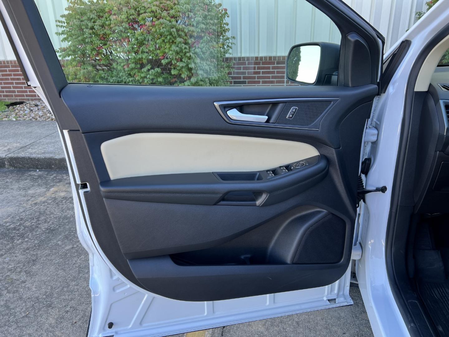 2020 WHITE FORD EDGE SE (2FMPK3G98LB) with an 2.0L 4 Cyl. engine, Automatic transmission, located at 2990 Old Orchard Rd., Jackson, MO, 63755, 37.354214, -89.612106 - 2020 Ford Edge SE 1-Owner 127xxx miles Front Wheel Drive 2.0L 4 Cyl. Automatic Backup Camera Power Driver Seat Bluetooth Cruise Power Windows/Locks/Mirrors We have financing available and we accept trades! Fill out a credit application on our website or come by today! If you have any que - Photo#11