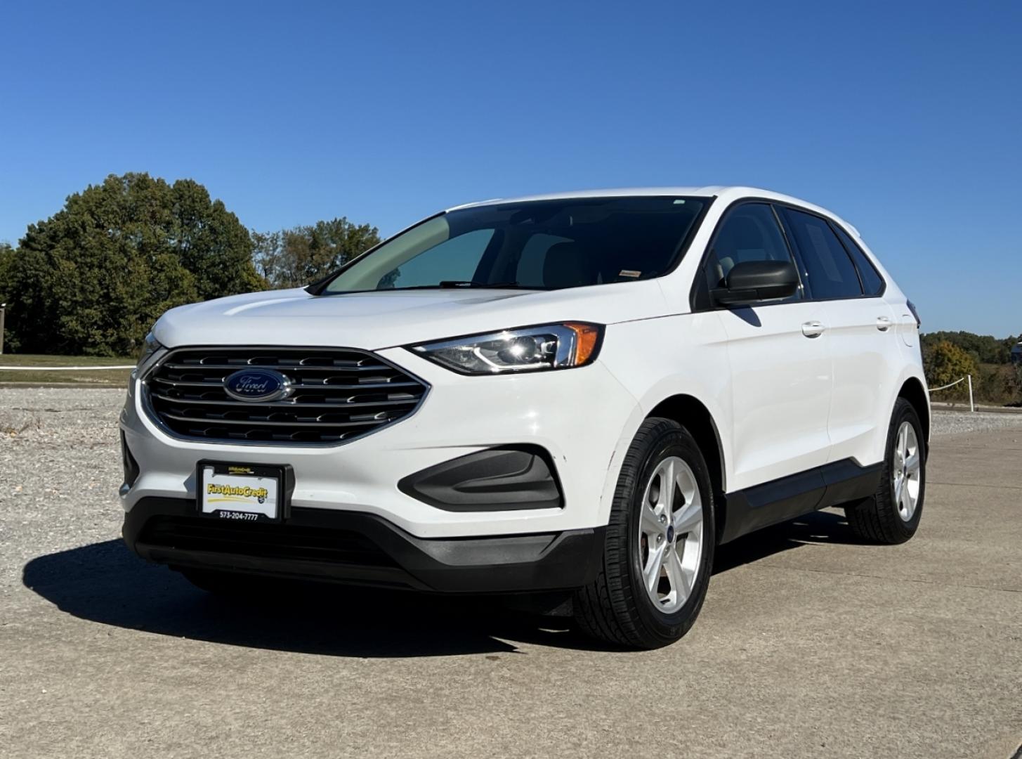 2020 WHITE FORD EDGE SE (2FMPK3G98LB) with an 2.0L 4 Cyl. engine, Automatic transmission, located at 2990 Old Orchard Rd., Jackson, MO, 63755, 37.354214, -89.612106 - 2020 Ford Edge SE 1-Owner 127xxx miles Front Wheel Drive 2.0L 4 Cyl. Automatic Backup Camera Power Driver Seat Bluetooth Cruise Power Windows/Locks/Mirrors We have financing available and we accept trades! Fill out a credit application on our website or come by today! If you have any que - Photo#4