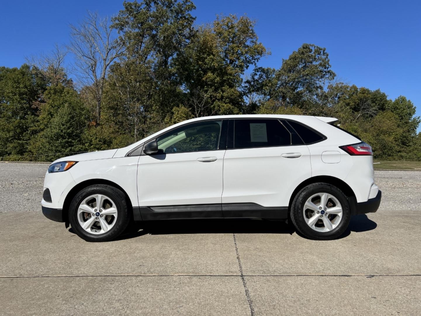 2020 WHITE FORD EDGE SE (2FMPK3G98LB) with an 2.0L 4 Cyl. engine, Automatic transmission, located at 2990 Old Orchard Rd., Jackson, MO, 63755, 37.354214, -89.612106 - 2020 Ford Edge SE 1-Owner 127xxx miles Front Wheel Drive 2.0L 4 Cyl. Automatic Backup Camera Power Driver Seat Bluetooth Cruise Power Windows/Locks/Mirrors We have financing available and we accept trades! Fill out a credit application on our website or come by today! If you have any que - Photo#5