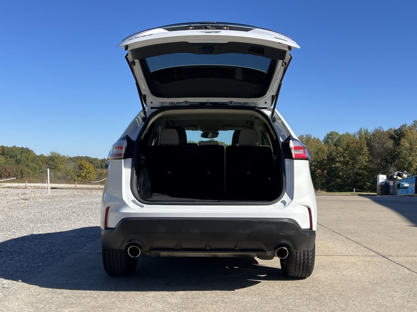 2020 WHITE FORD EDGE SE (2FMPK3G98LB) with an 2.0L 4 Cyl. engine, Automatic transmission, located at 2990 Old Orchard Rd., Jackson, MO, 63755, 37.354214, -89.612106 - 2020 Ford Edge SE 1-Owner 127xxx miles Front Wheel Drive 2.0L 4 Cyl. Automatic Backup Camera Power Driver Seat Bluetooth Cruise Power Windows/Locks/Mirrors We have financing available and we accept trades! Fill out a credit application on our website or come by today! If you have any que - Photo#17