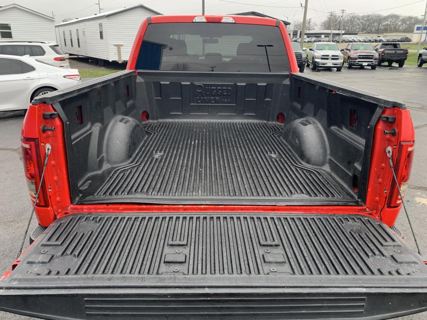 2015 RED /Gray Cloth Ford F-150 XLT SuperCrew 4WD (1FTFW1EF3FF) with an 5.0L V8 engine, Automatic transmission, located at 506 S. Kingshighway, Cape Girardeau, MO, 63703, (573) 235-5000, 37.294991, -89.553635 - 2015 Ford F-150 XLT 148xxx miles 4x4 5.0L V8 Automatic Backup Camera Bluetooth Remote Start Cruise Power Windows/Locks/Mirrors We have financing available and we accept trades! Fill out a credit application on our website or come by today! If you have any questions, give us a call at (573 - Photo#7