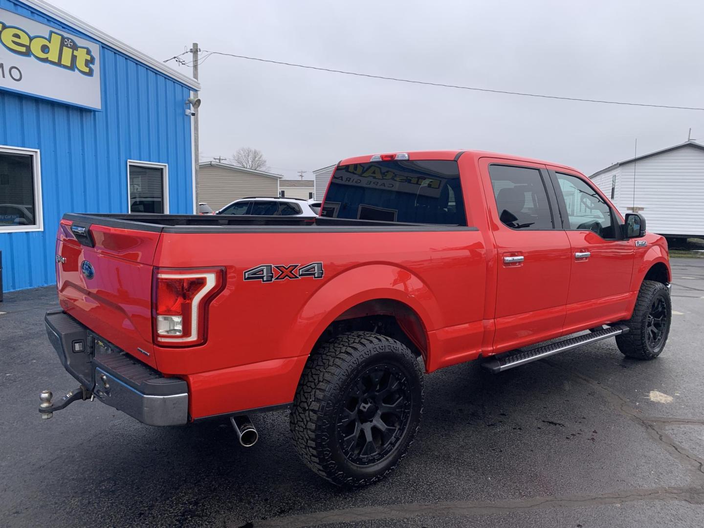 2015 RED /Gray Cloth Ford F-150 XLT SuperCrew 4WD (1FTFW1EF3FF) with an 5.0L V8 engine, Automatic transmission, located at 506 S. Kingshighway, Cape Girardeau, MO, 63703, (573) 235-5000, 37.294991, -89.553635 - 2015 Ford F-150 XLT 148xxx miles 4x4 5.0L V8 Automatic Backup Camera Bluetooth Remote Start Cruise Power Windows/Locks/Mirrors We have financing available and we accept trades! Fill out a credit application on our website or come by today! If you have any questions, give us a call at (573 - Photo#8