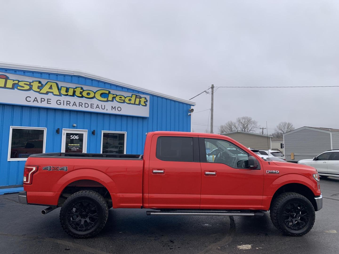 2015 RED /Gray Cloth Ford F-150 XLT SuperCrew 4WD (1FTFW1EF3FF) with an 5.0L V8 engine, Automatic transmission, located at 506 S. Kingshighway, Cape Girardeau, MO, 63703, (573) 235-5000, 37.294991, -89.553635 - 2015 Ford F-150 XLT 148xxx miles 4x4 5.0L V8 Automatic Backup Camera Bluetooth Remote Start Cruise Power Windows/Locks/Mirrors We have financing available and we accept trades! Fill out a credit application on our website or come by today! If you have any questions, give us a call at (573 - Photo#9