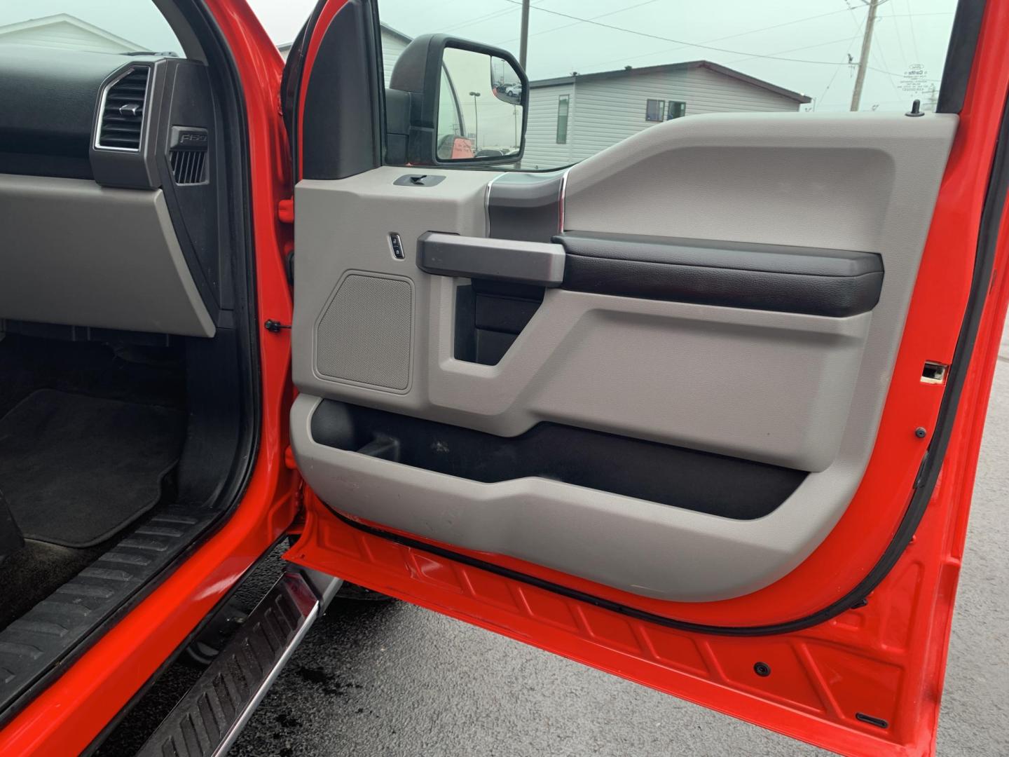 2015 RED /Gray Cloth Ford F-150 XLT SuperCrew 4WD (1FTFW1EF3FF) with an 5.0L V8 engine, Automatic transmission, located at 506 S. Kingshighway, Cape Girardeau, MO, 63703, (573) 235-5000, 37.294991, -89.553635 - 2015 Ford F-150 XLT 148xxx miles 4x4 5.0L V8 Automatic Backup Camera Bluetooth Remote Start Cruise Power Windows/Locks/Mirrors We have financing available and we accept trades! Fill out a credit application on our website or come by today! If you have any questions, give us a call at (573 - Photo#10