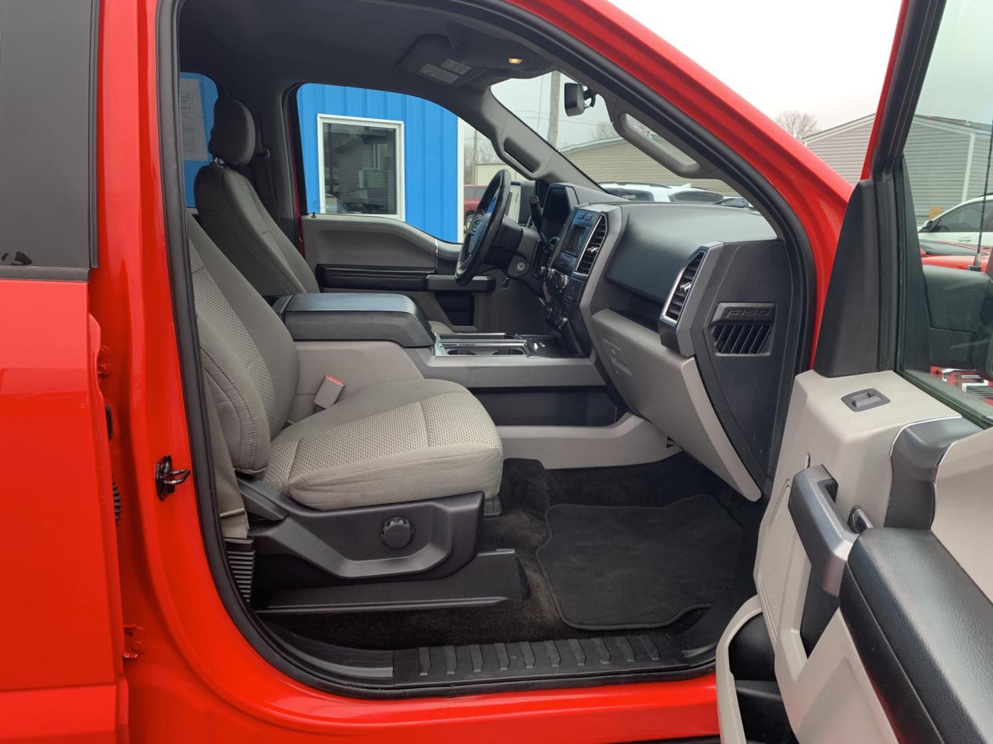 2015 RED /Gray Cloth Ford F-150 XLT SuperCrew 4WD (1FTFW1EF3FF) with an 5.0L V8 engine, Automatic transmission, located at 506 S. Kingshighway, Cape Girardeau, MO, 63703, (573) 235-5000, 37.294991, -89.553635 - 2015 Ford F-150 XLT 148xxx miles 4x4 5.0L V8 Automatic Backup Camera Bluetooth Remote Start Cruise Power Windows/Locks/Mirrors We have financing available and we accept trades! Fill out a credit application on our website or come by today! If you have any questions, give us a call at (573 - Photo#11