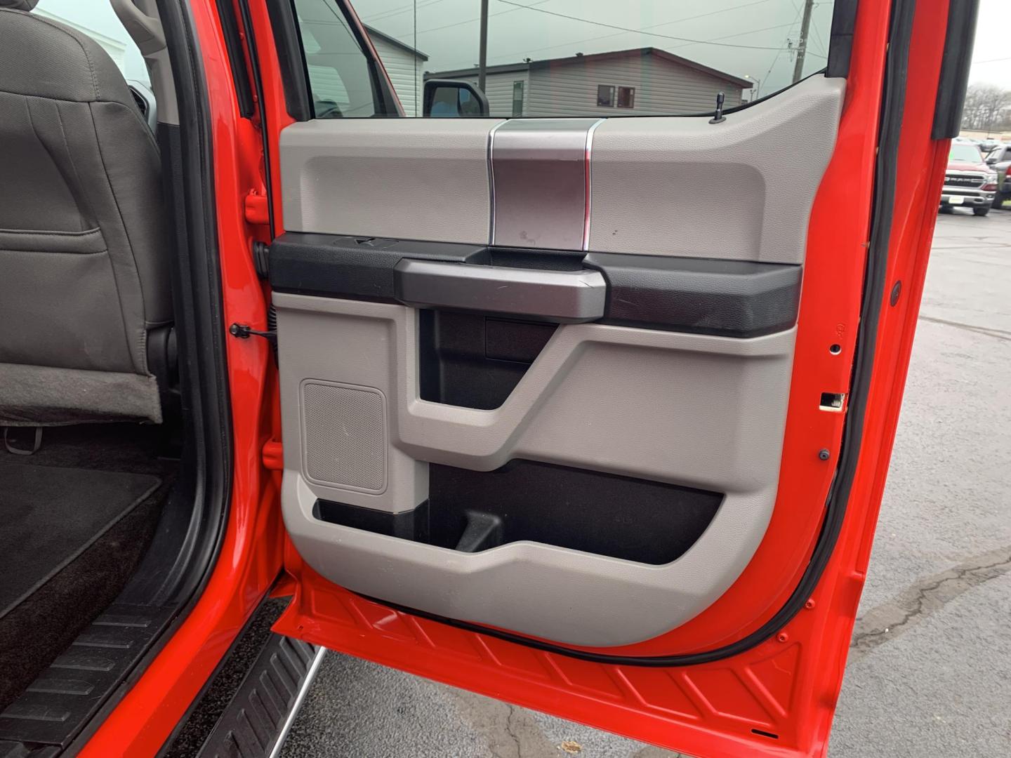 2015 RED /Gray Cloth Ford F-150 XLT SuperCrew 4WD (1FTFW1EF3FF) with an 5.0L V8 engine, Automatic transmission, located at 506 S. Kingshighway, Cape Girardeau, MO, 63703, (573) 235-5000, 37.294991, -89.553635 - 2015 Ford F-150 XLT 148xxx miles 4x4 5.0L V8 Automatic Backup Camera Bluetooth Remote Start Cruise Power Windows/Locks/Mirrors We have financing available and we accept trades! Fill out a credit application on our website or come by today! If you have any questions, give us a call at (573 - Photo#12