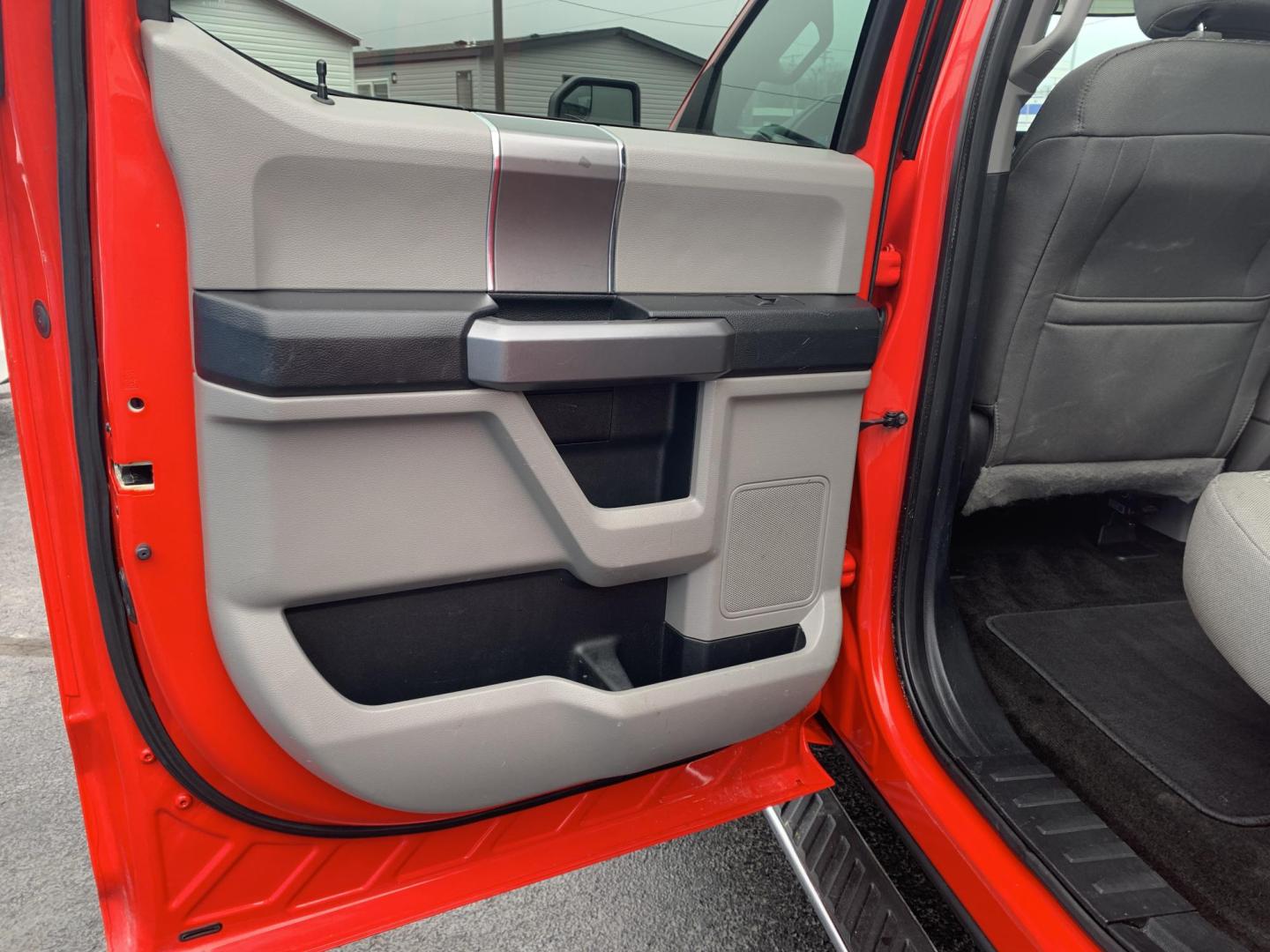 2015 RED /Gray Cloth Ford F-150 XLT SuperCrew 4WD (1FTFW1EF3FF) with an 5.0L V8 engine, Automatic transmission, located at 506 S. Kingshighway, Cape Girardeau, MO, 63703, (573) 235-5000, 37.294991, -89.553635 - 2015 Ford F-150 XLT 148xxx miles 4x4 5.0L V8 Automatic Backup Camera Bluetooth Remote Start Cruise Power Windows/Locks/Mirrors We have financing available and we accept trades! Fill out a credit application on our website or come by today! If you have any questions, give us a call at (573 - Photo#14