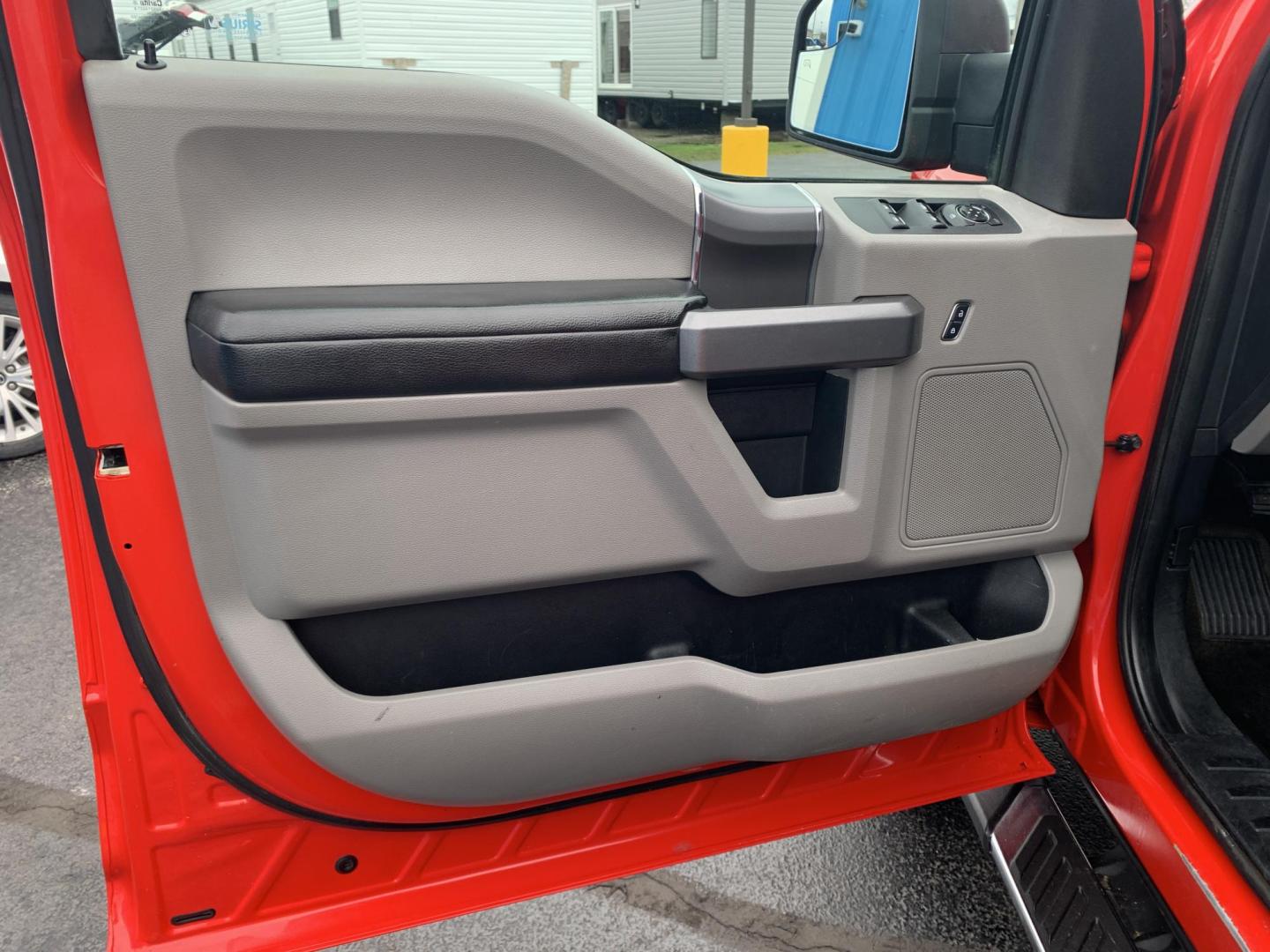 2015 RED /Gray Cloth Ford F-150 XLT SuperCrew 4WD (1FTFW1EF3FF) with an 5.0L V8 engine, Automatic transmission, located at 506 S. Kingshighway, Cape Girardeau, MO, 63703, (573) 235-5000, 37.294991, -89.553635 - 2015 Ford F-150 XLT 148xxx miles 4x4 5.0L V8 Automatic Backup Camera Bluetooth Remote Start Cruise Power Windows/Locks/Mirrors We have financing available and we accept trades! Fill out a credit application on our website or come by today! If you have any questions, give us a call at (573 - Photo#16