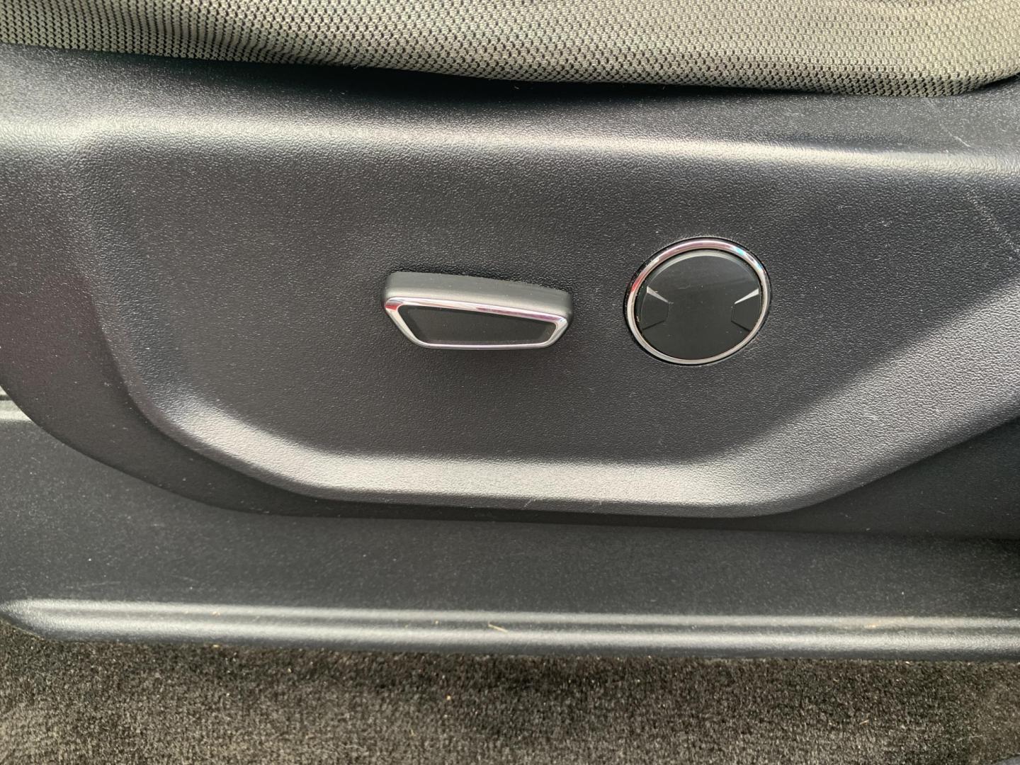 2015 RED /Gray Cloth Ford F-150 XLT SuperCrew 4WD (1FTFW1EF3FF) with an 5.0L V8 engine, Automatic transmission, located at 506 S. Kingshighway, Cape Girardeau, MO, 63703, (573) 235-5000, 37.294991, -89.553635 - 2015 Ford F-150 XLT 148xxx miles 4x4 5.0L V8 Automatic Backup Camera Bluetooth Remote Start Cruise Power Windows/Locks/Mirrors We have financing available and we accept trades! Fill out a credit application on our website or come by today! If you have any questions, give us a call at (573 - Photo#19