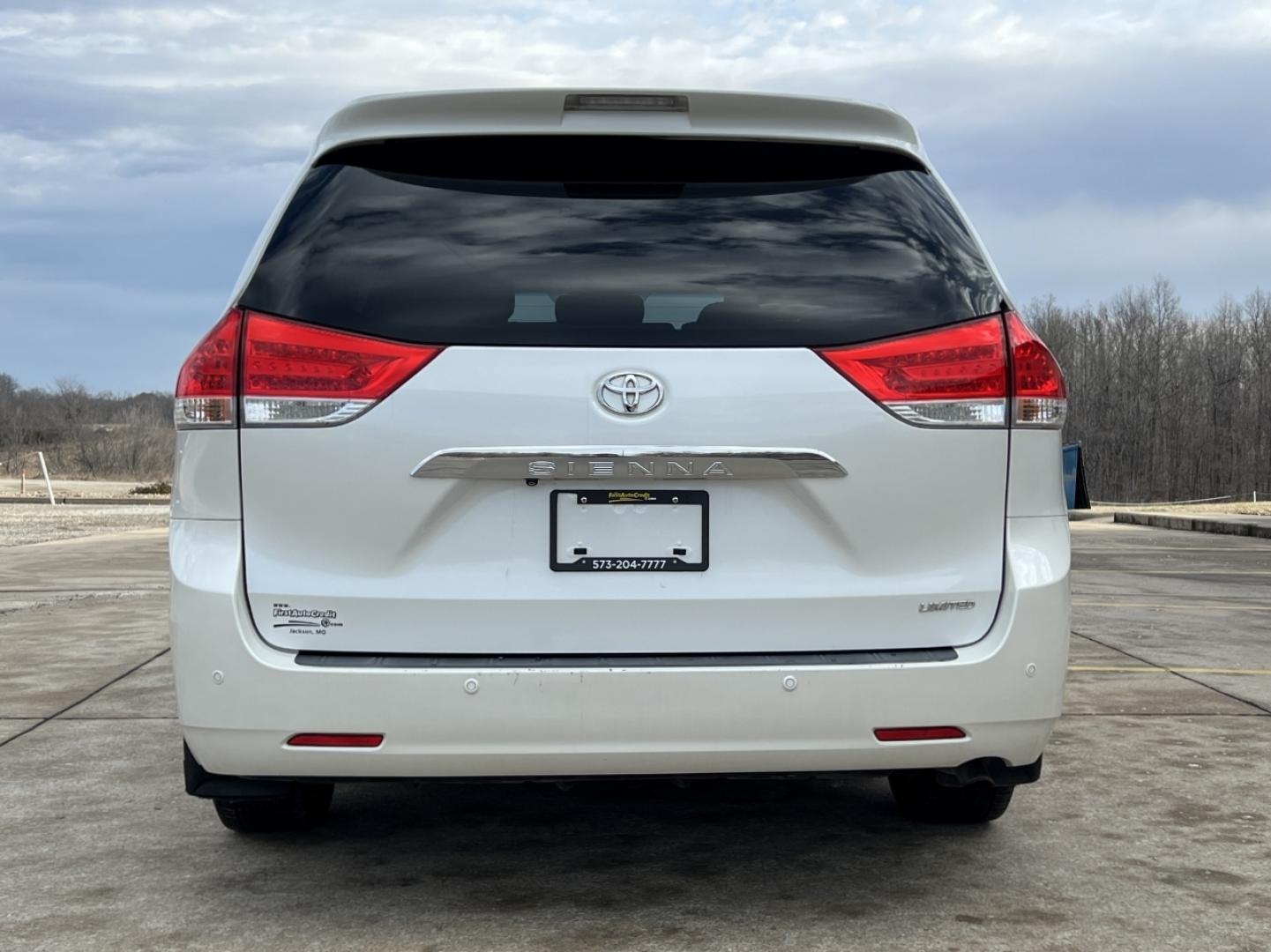 2013 WHITE /Gray Leather Toyota Sienna LIMITED FWD (5TDYK3DC0DS) with an 3.5L V6 engine, Automatic transmission, located at 2990 Old Orchard Rd., Jackson, MO, 63755, 37.354214, -89.612106 - 2013 Toyota Sienna Limited 247xxx miles Front Wheel Drive 3.5L V6 Automatic Leather 3rd Row Navigation Rear Entertainment Backup Camera Power/Heated Seats Bluetooth Cruise Power Windows/Locks/Mirrors We have financing available and we accept trades! Fill out a credit application on our - Photo#13