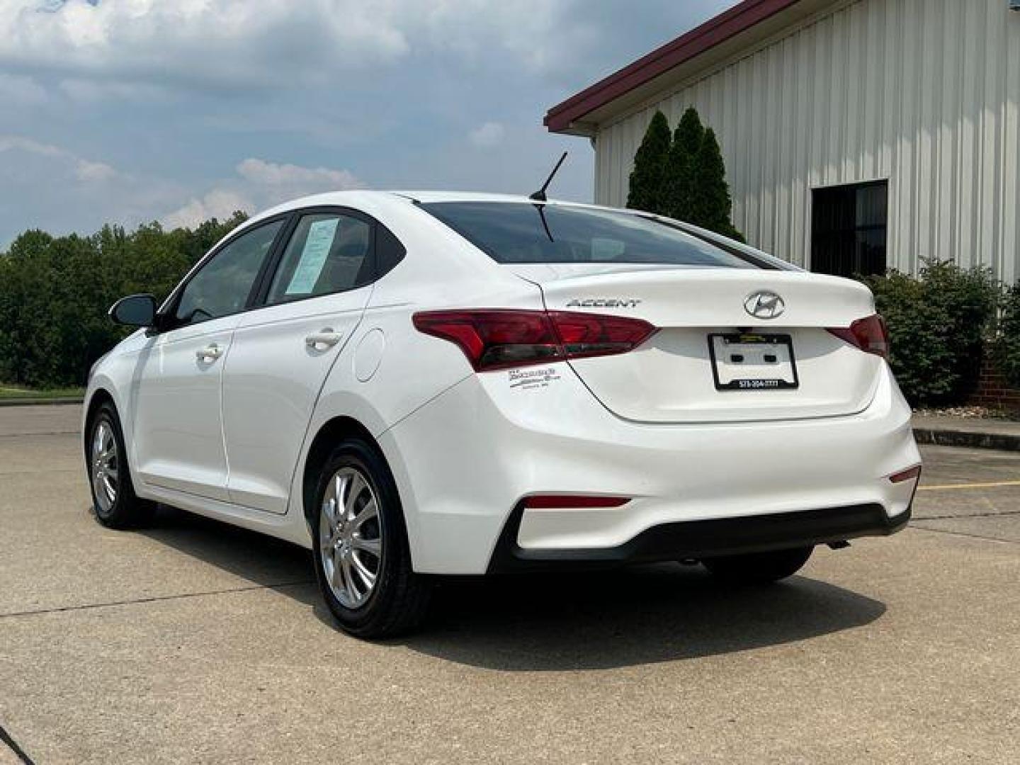 2021 WHITE /Black HYUNDAI ACCENT SE (3KPC24A6XME) with an 1.6L engine, Continuously Variable transmission, located at 2990 Old Orchard Rd., Jackson, MO, 63755, 37.354214, -89.612106 - Photo#7