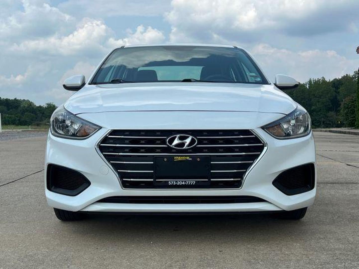 2021 WHITE /Black HYUNDAI ACCENT SE (3KPC24A6XME) with an 1.6L engine, Continuously Variable transmission, located at 2990 Old Orchard Rd., Jackson, MO, 63755, 37.354214, -89.612106 - Photo#9