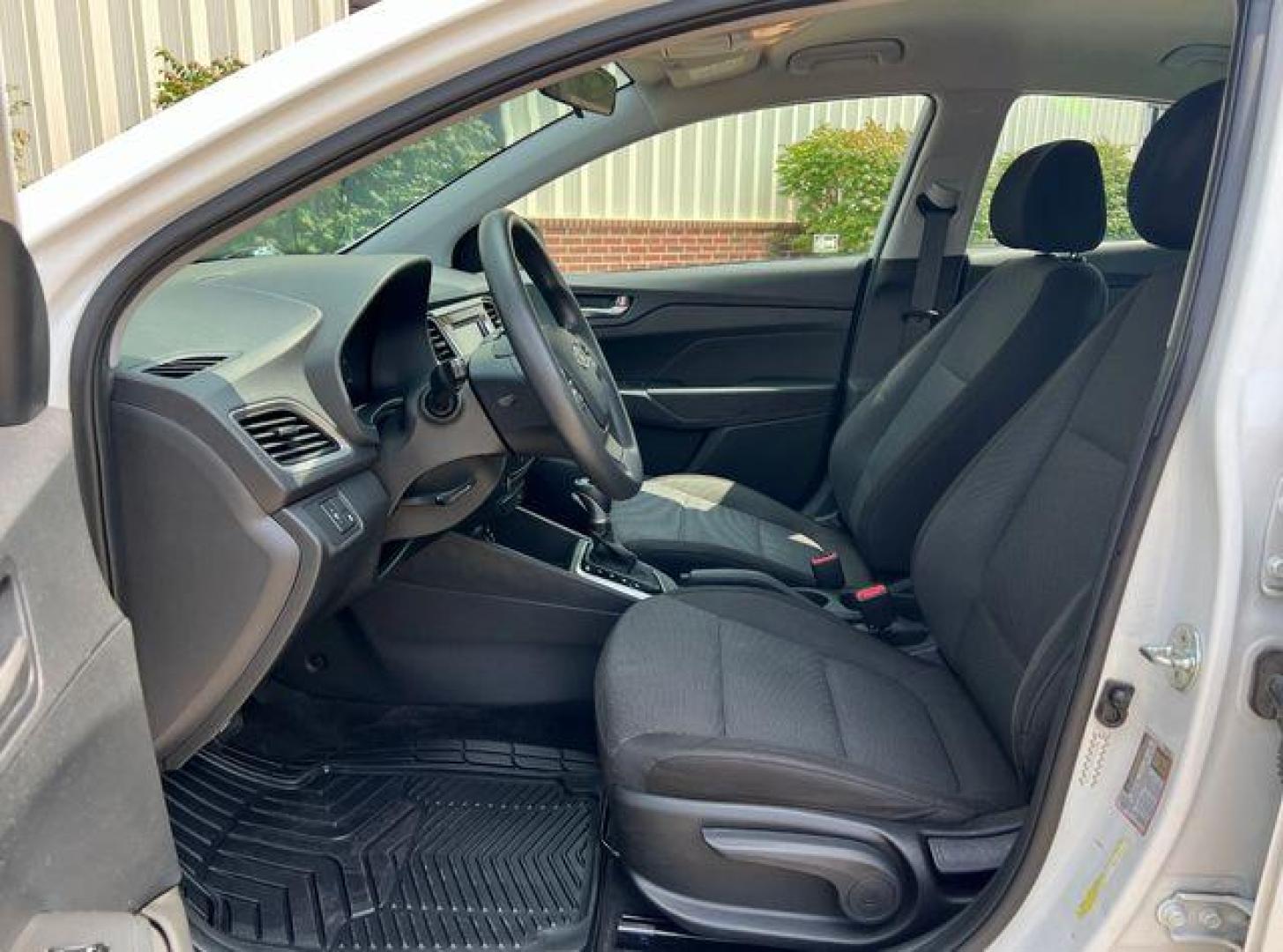 2021 WHITE /Black HYUNDAI ACCENT SE (3KPC24A6XME) with an 1.6L engine, Continuously Variable transmission, located at 2990 Old Orchard Rd., Jackson, MO, 63755, 37.354214, -89.612106 - Photo#11