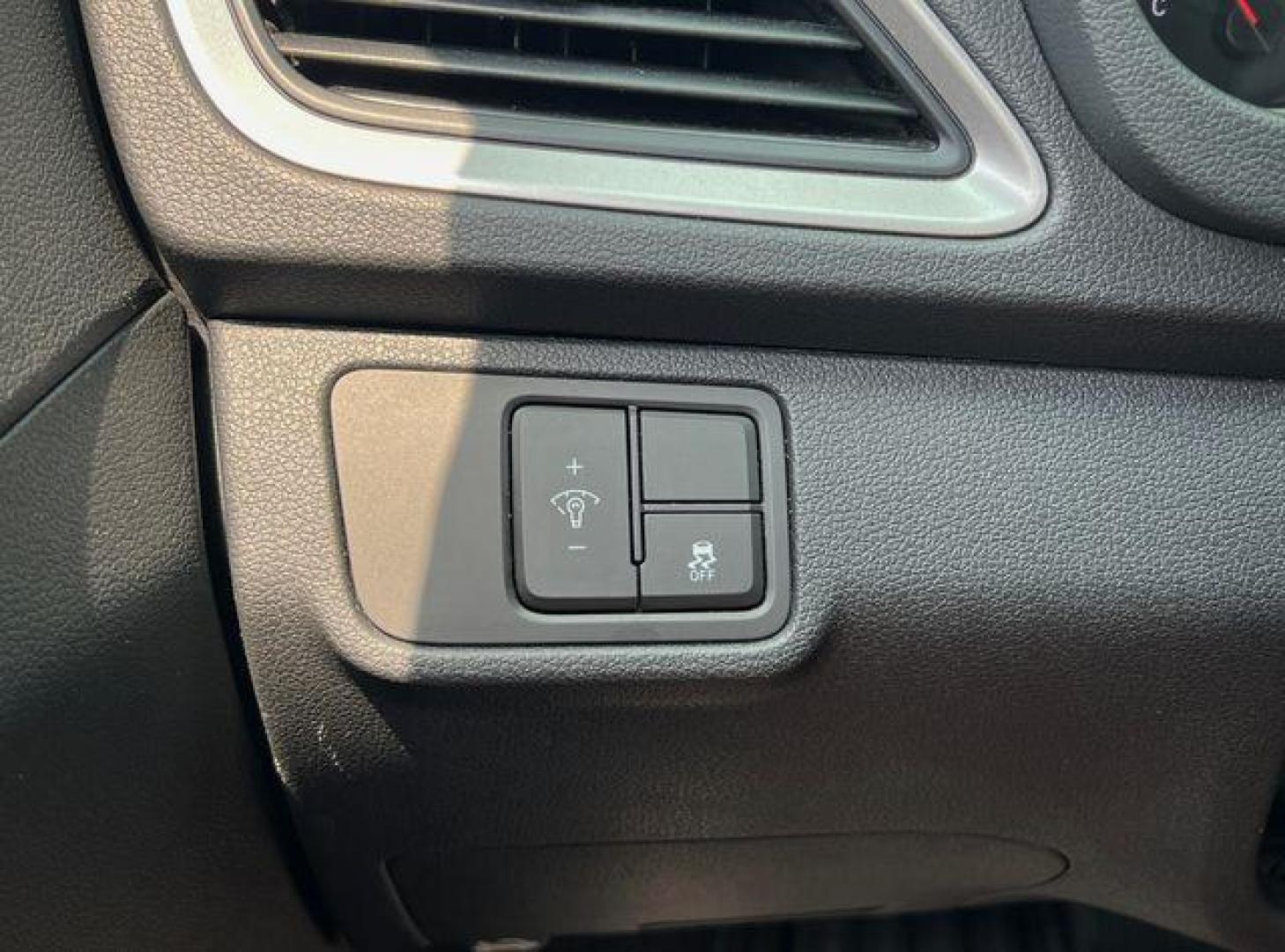 2021 WHITE /Black HYUNDAI ACCENT SE (3KPC24A6XME) with an 1.6L engine, Continuously Variable transmission, located at 2990 Old Orchard Rd., Jackson, MO, 63755, 37.354214, -89.612106 - Photo#27