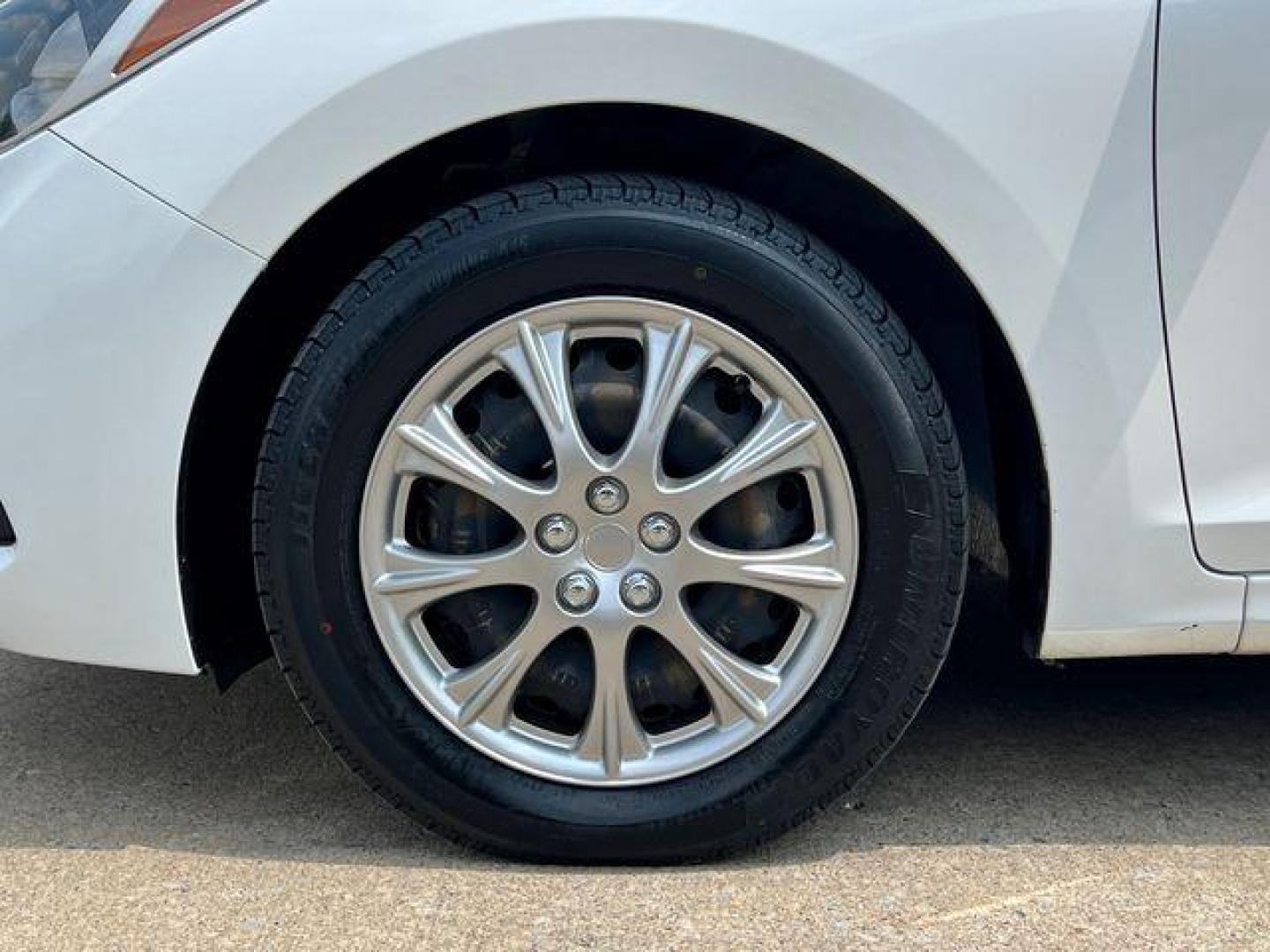 2021 WHITE /Black HYUNDAI ACCENT SE (3KPC24A6XME) with an 1.6L engine, Continuously Variable transmission, located at 2990 Old Orchard Rd., Jackson, MO, 63755, 37.354214, -89.612106 - Photo#31