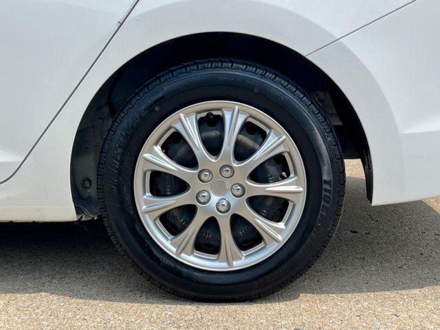 2021 WHITE /Black HYUNDAI ACCENT SE (3KPC24A6XME) with an 1.6L engine, Continuously Variable transmission, located at 2990 Old Orchard Rd., Jackson, MO, 63755, 37.354214, -89.612106 - Photo#33