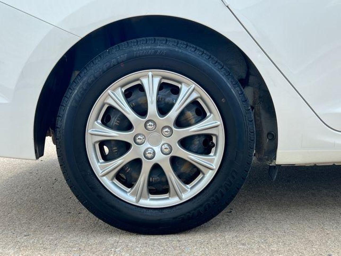 2021 WHITE /Black HYUNDAI ACCENT SE (3KPC24A6XME) with an 1.6L engine, Continuously Variable transmission, located at 2990 Old Orchard Rd., Jackson, MO, 63755, 37.354214, -89.612106 - Photo#34