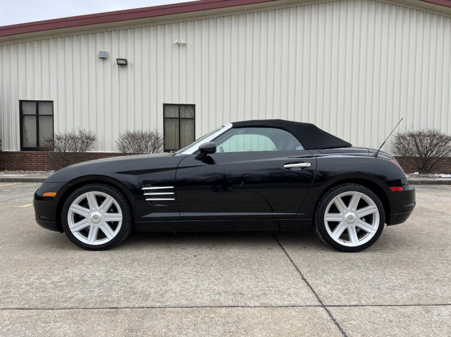 2005 BLACK /Gray Leather CHRYSLER CROSSFIRE LIMITED (1C3AN65L95X) with an 3.2L V6 engine, 6-Speed Manual transmission, located at 2990 Old Orchard Rd., Jackson, MO, 63755, 37.354214, -89.612106 - 2005 Chrysler Crossfire Limited Only 50xxx miles Rear Wheel Drive 3.2L V6 6-Speed Manual Leather Power Driver Seat Heated Seats Cruise Power Windows/Locks We have financing available and we accept trades! Fill out a credit application on our website or come by today! If you have any quest - Photo#5