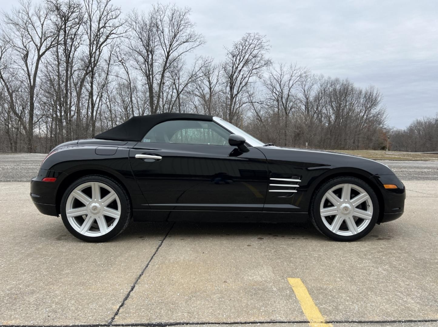 2005 BLACK /Gray Leather CHRYSLER CROSSFIRE LIMITED (1C3AN65L95X) with an 3.2L V6 engine, 6-Speed Manual transmission, located at 2990 Old Orchard Rd., Jackson, MO, 63755, 37.354214, -89.612106 - 2005 Chrysler Crossfire Limited Only 50xxx miles Rear Wheel Drive 3.2L V6 6-Speed Manual Leather Power Driver Seat Heated Seats Cruise Power Windows/Locks We have financing available and we accept trades! Fill out a credit application on our website or come by today! If you have any quest - Photo#6