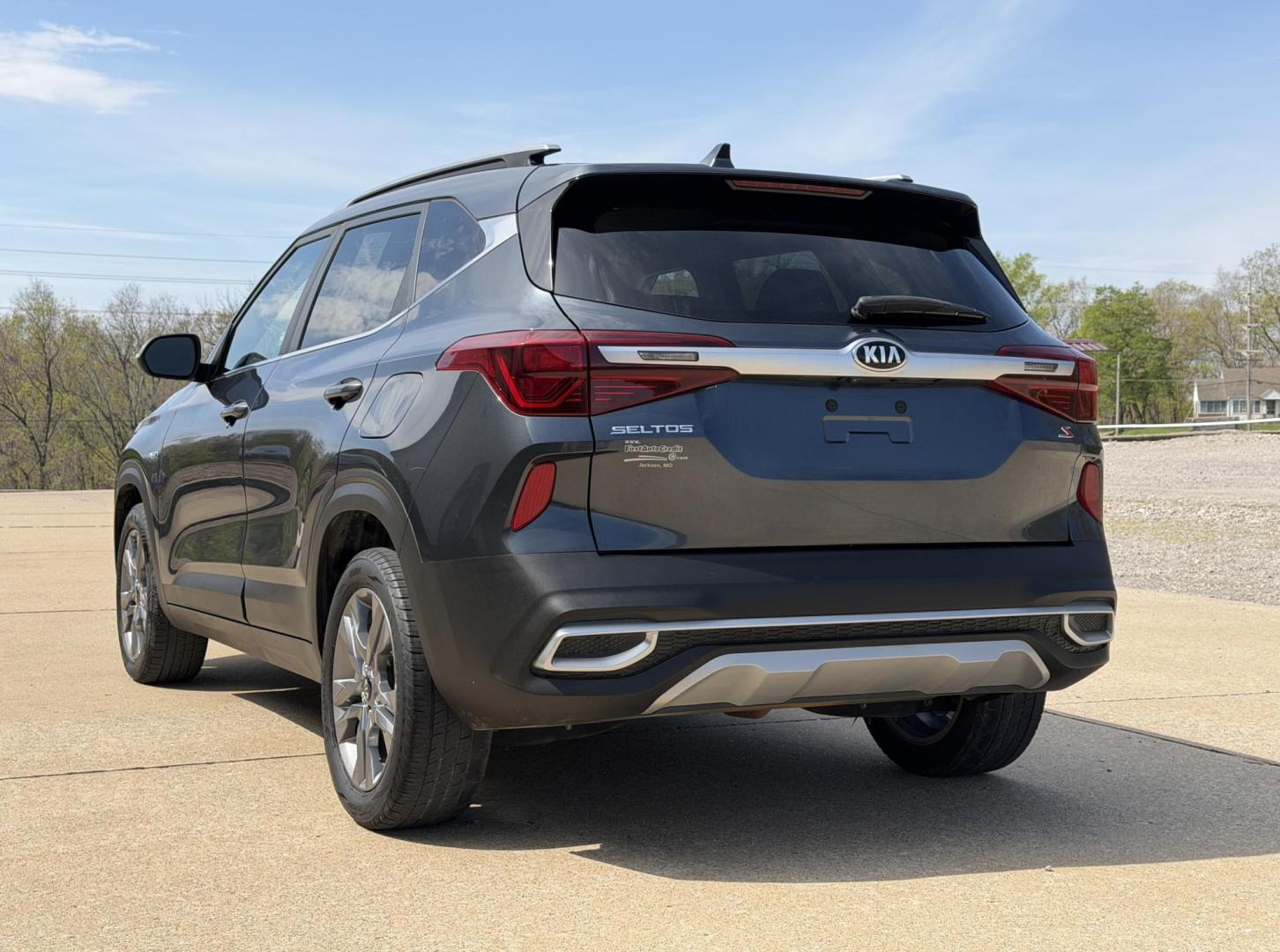 2021 GRAY /Black KIA SELTOS S (KNDEUCAA9M7) with an 2.0L 4 Cyl. engine, Continuously Variable transmission, located at 2990 Old Orchard Rd., Jackson, MO, 63755, 37.354214, -89.612106 - 2021 Kia Seltos S 72xxx miles All Wheel Drive 2.0L 4 Cyl. Automatic Backup Camera Heated Seats Bluetooth Cruise Power Windows/Locks/Mirrors We have financing available and we accept trades! Fill out a credit application on our website or come by today! If you have any questions, give us a - Photo#8