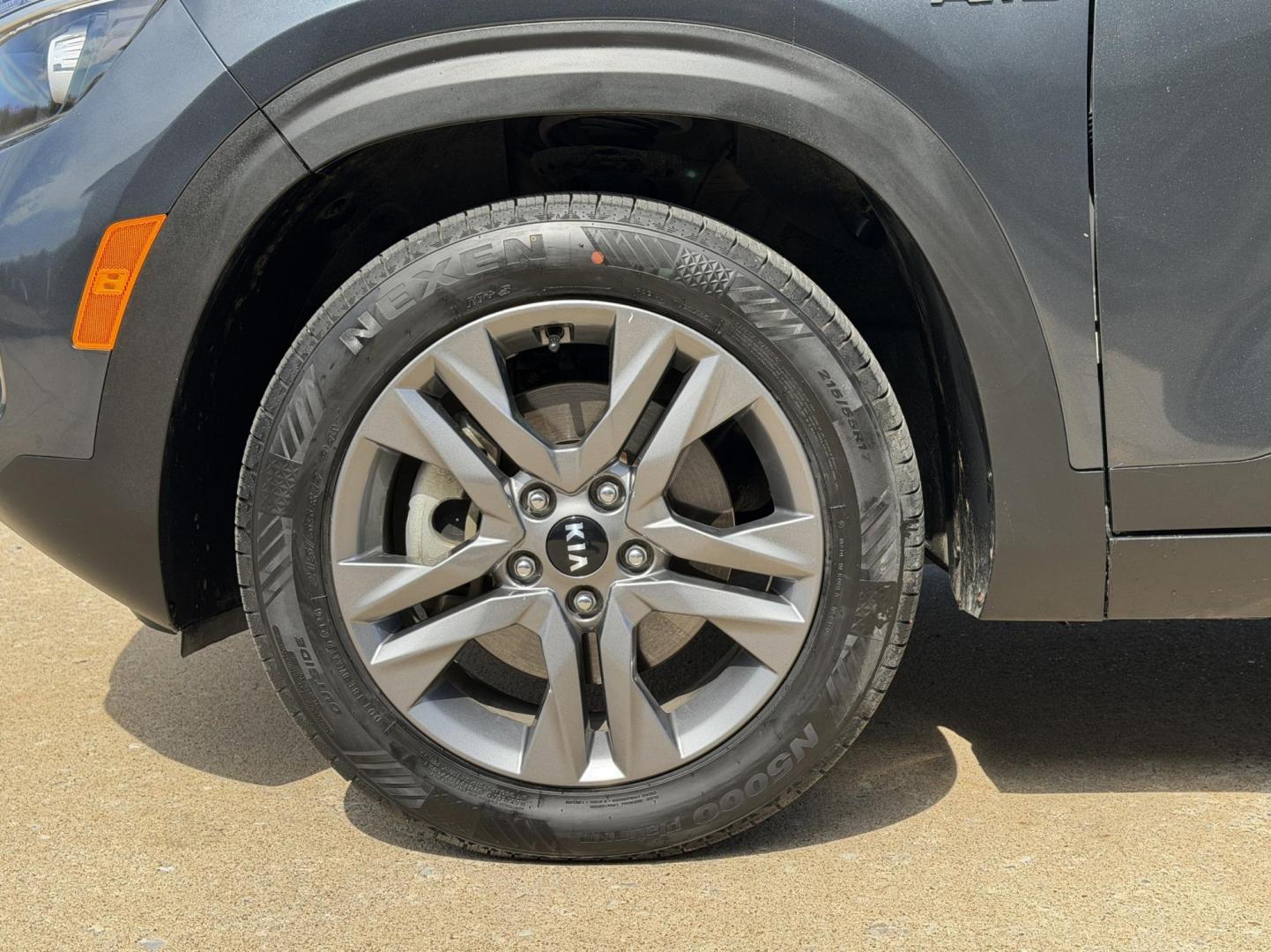 2021 GRAY /Black KIA SELTOS S (KNDEUCAA9M7) with an 2.0L 4 Cyl. engine, Continuously Variable transmission, located at 2990 Old Orchard Rd., Jackson, MO, 63755, 37.354214, -89.612106 - 2021 Kia Seltos S 72xxx miles All Wheel Drive 2.0L 4 Cyl. Automatic Backup Camera Heated Seats Bluetooth Cruise Power Windows/Locks/Mirrors We have financing available and we accept trades! Fill out a credit application on our website or come by today! If you have any questions, give us a - Photo#33