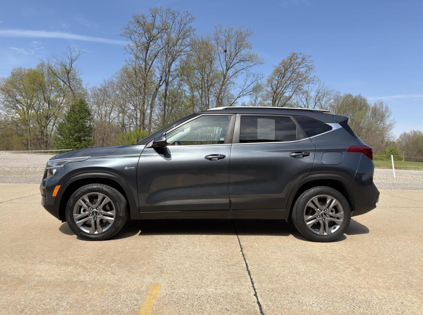 2021 GRAY /Black KIA SELTOS S (KNDEUCAA9M7) with an 2.0L 4 Cyl. engine, Continuously Variable transmission, located at 2990 Old Orchard Rd., Jackson, MO, 63755, 37.354214, -89.612106 - 2021 Kia Seltos S 72xxx miles All Wheel Drive 2.0L 4 Cyl. Automatic Backup Camera Heated Seats Bluetooth Cruise Power Windows/Locks/Mirrors We have financing available and we accept trades! Fill out a credit application on our website or come by today! If you have any questions, give us a - Photo#5
