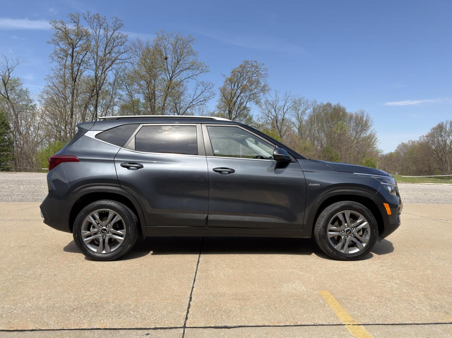 2021 GRAY /Black KIA SELTOS S (KNDEUCAA9M7) with an 2.0L 4 Cyl. engine, Continuously Variable transmission, located at 2990 Old Orchard Rd., Jackson, MO, 63755, 37.354214, -89.612106 - 2021 Kia Seltos S 72xxx miles All Wheel Drive 2.0L 4 Cyl. Automatic Backup Camera Heated Seats Bluetooth Cruise Power Windows/Locks/Mirrors We have financing available and we accept trades! Fill out a credit application on our website or come by today! If you have any questions, give us a - Photo#6