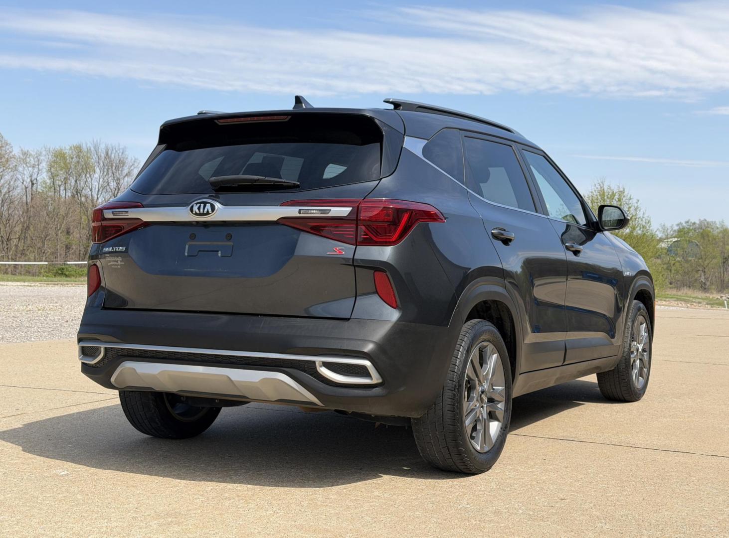 2021 GRAY /Black KIA SELTOS S (KNDEUCAA9M7) with an 2.0L 4 Cyl. engine, Continuously Variable transmission, located at 2990 Old Orchard Rd., Jackson, MO, 63755, 37.354214, -89.612106 - 2021 Kia Seltos S 72xxx miles All Wheel Drive 2.0L 4 Cyl. Automatic Backup Camera Heated Seats Bluetooth Cruise Power Windows/Locks/Mirrors We have financing available and we accept trades! Fill out a credit application on our website or come by today! If you have any questions, give us a - Photo#7