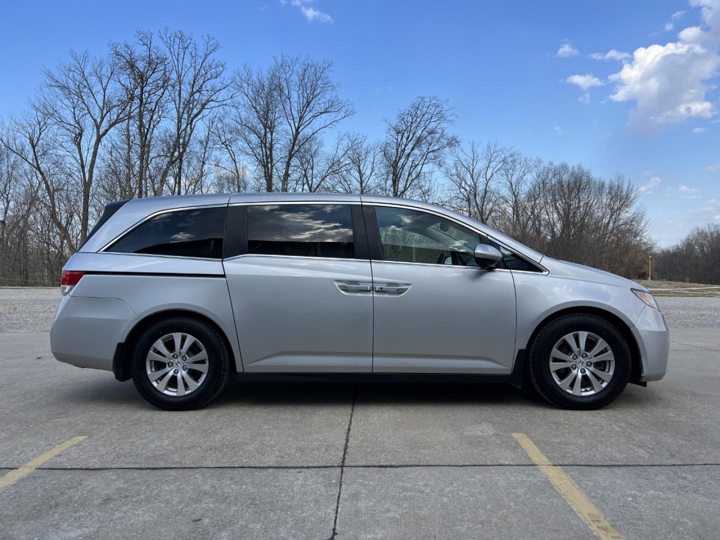 2015 SILVER /Gray Leather Honda Odyssey EX-L (5FNRL5H63FB) with an 3.5L V6 engine, Automatic transmission, located at 2990 Old Orchard Rd., Jackson, MO, 63755, 37.354214, -89.612106 - 2015 Honda Odyssey EX-L 224xxx miles Front Wheel Drive 3.5L V6 Automatic Leather 3rd Row New Tires Backup Camera Power/Heated Seats Sunroof Bluetooth Cruise Power Windows/Locks/Mirrors We have financing available and we accept trades! Fill out a credit application on our website or com - Photo#8