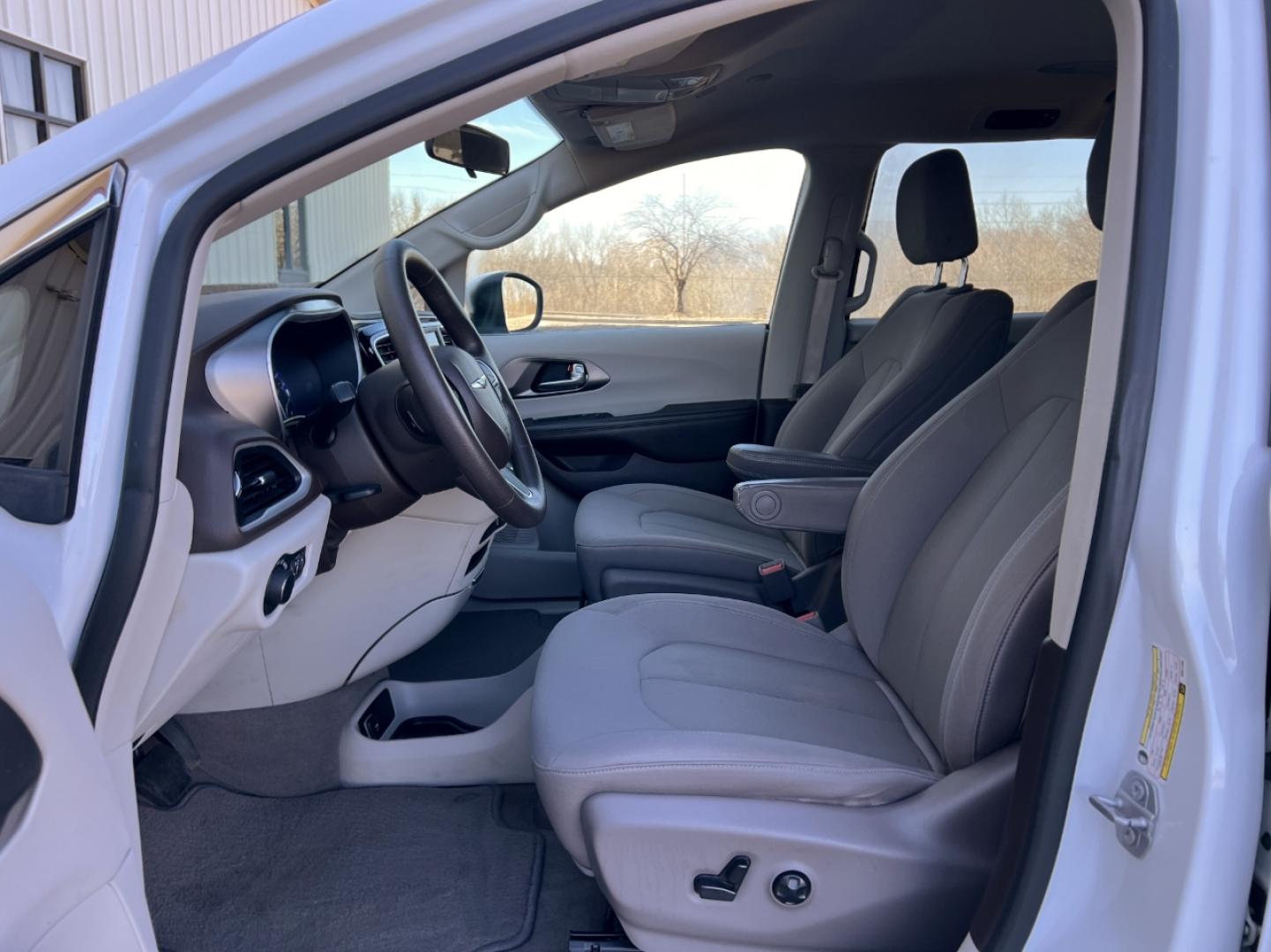 2021 WHITE /Gray Cloth CHRYSLER VOYAGER LX (2C4RC1CG5MR) with an 3.6L V6 engine, Automatic transmission, located at 2990 Old Orchard Rd., Jackson, MO, 63755, 37.354214, -89.612106 - 2021 Chrysler Voyager LX 1-Owner 97xxx miles Front Wheel Drive 3.6L V6 Automatic 3rd Row Backup Camera Power Driver Seat Stow 'N Go Bluetooth Cruise Power Windows/Locks/Mirrors We have financing available and we accept trades! Fill out a credit application on our website or come by toda - Photo#13