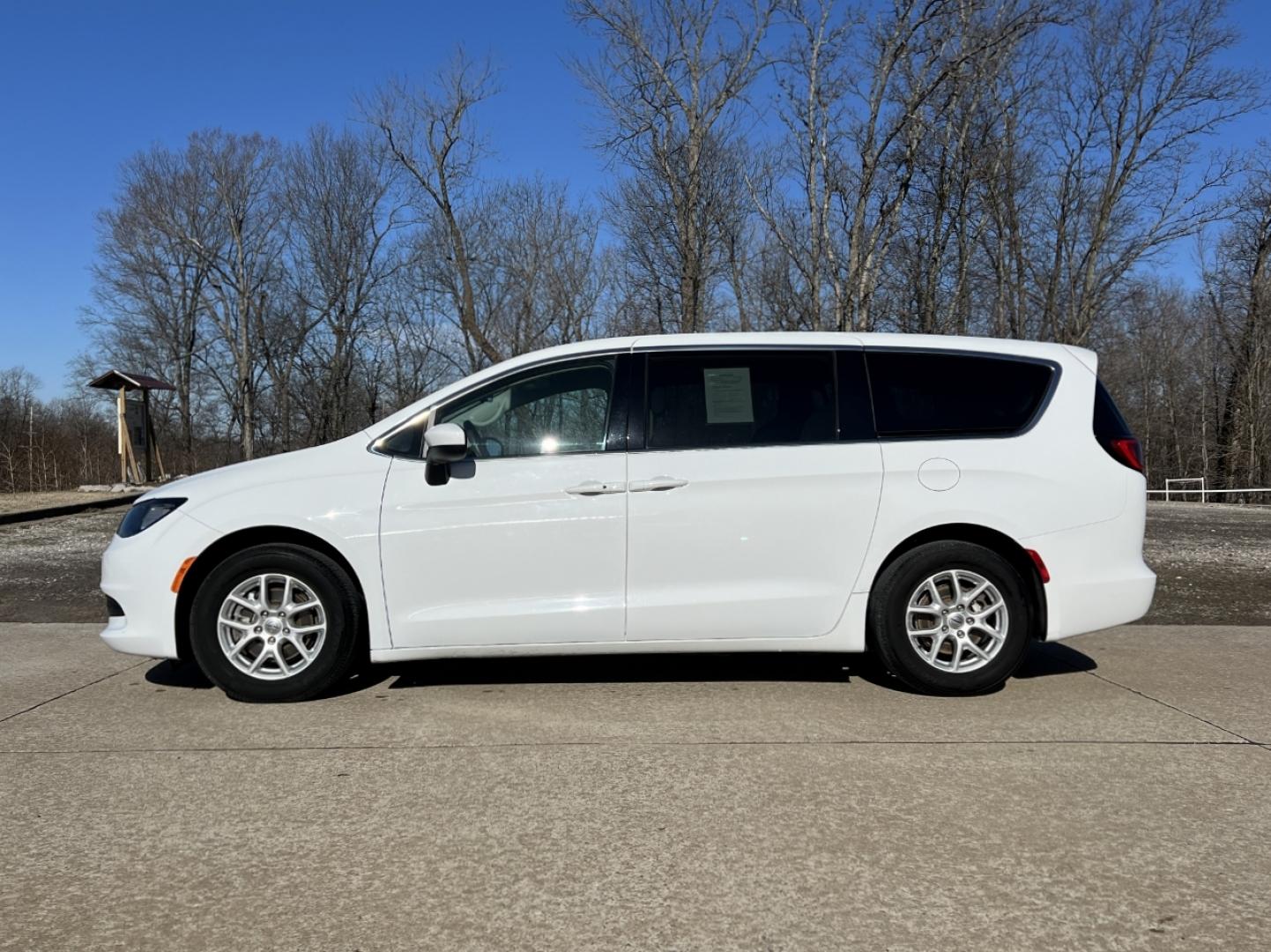 2021 WHITE /Gray Cloth CHRYSLER VOYAGER LX (2C4RC1CG5MR) with an 3.6L V6 engine, Automatic transmission, located at 2990 Old Orchard Rd., Jackson, MO, 63755, 37.354214, -89.612106 - 2021 Chrysler Voyager LX 1-Owner 97xxx miles Front Wheel Drive 3.6L V6 Automatic 3rd Row Backup Camera Power Driver Seat Stow 'N Go Bluetooth Cruise Power Windows/Locks/Mirrors We have financing available and we accept trades! Fill out a credit application on our website or come by toda - Photo#6