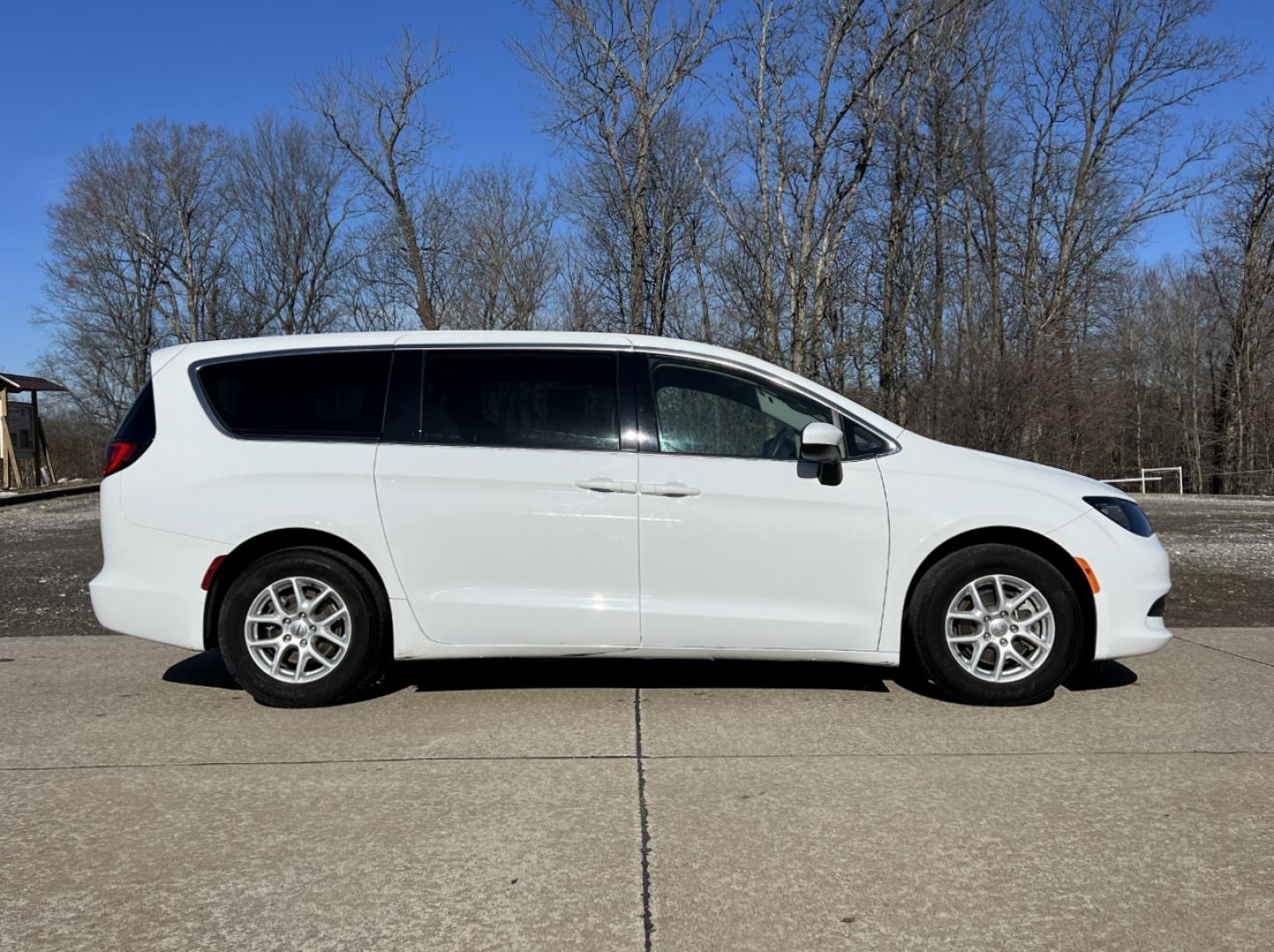 2021 WHITE /Gray Cloth CHRYSLER VOYAGER LX (2C4RC1CG5MR) with an 3.6L V6 engine, Automatic transmission, located at 2990 Old Orchard Rd., Jackson, MO, 63755, 37.354214, -89.612106 - 2021 Chrysler Voyager LX 1-Owner 97xxx miles Front Wheel Drive 3.6L V6 Automatic 3rd Row Backup Camera Power Driver Seat Stow 'N Go Bluetooth Cruise Power Windows/Locks/Mirrors We have financing available and we accept trades! Fill out a credit application on our website or come by toda - Photo#7