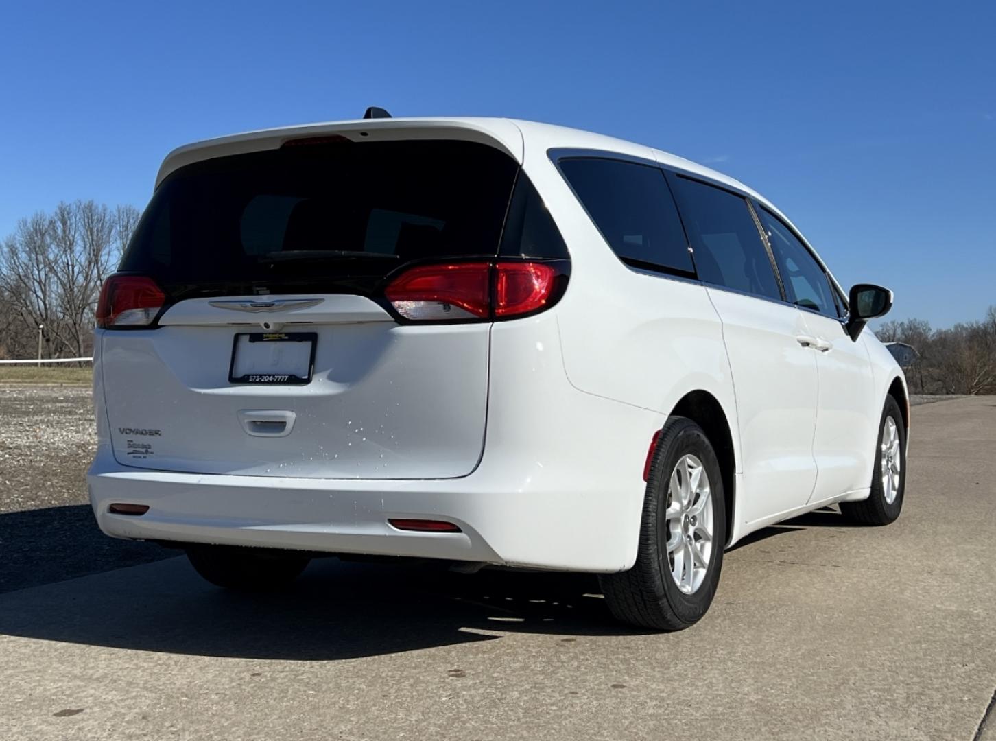 2021 WHITE /Gray Cloth CHRYSLER VOYAGER LX (2C4RC1CG5MR) with an 3.6L V6 engine, Automatic transmission, located at 2990 Old Orchard Rd., Jackson, MO, 63755, 37.354214, -89.612106 - 2021 Chrysler Voyager LX 1-Owner 97xxx miles Front Wheel Drive 3.6L V6 Automatic 3rd Row Backup Camera Power Driver Seat Stow 'N Go Bluetooth Cruise Power Windows/Locks/Mirrors We have financing available and we accept trades! Fill out a credit application on our website or come by toda - Photo#8