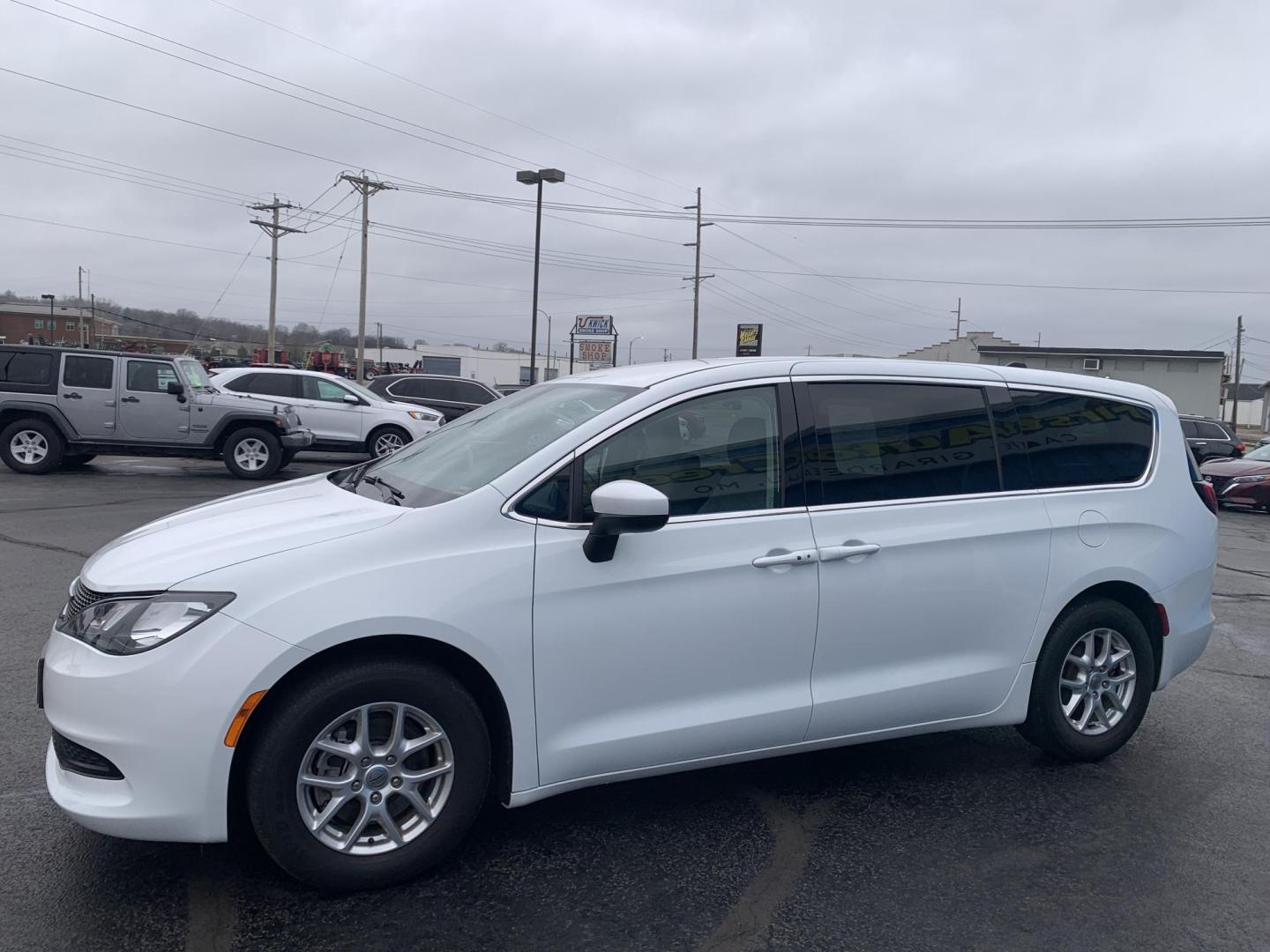 2021 WHITE /Gray Cloth CHRYSLER VOYAGER LX (2C4RC1CG5MR) with an 3.6L V6 engine, Automatic transmission, located at 506 S. Kingshighway, Cape Girardeau, MO, 63703, (573) 235-5000, 37.294991, -89.553635 - 2021 Chrysler Voyager LX 1-Owner 97xxx miles Front Wheel Drive 3.6L V6 Automatic 3rd Row Backup Camera Power Driver Seat Stow 'N Go Bluetooth Cruise Power Windows/Locks/Mirrors We have financing available and we accept trades! Fill out a credit application on our website or come by to - Photo#2