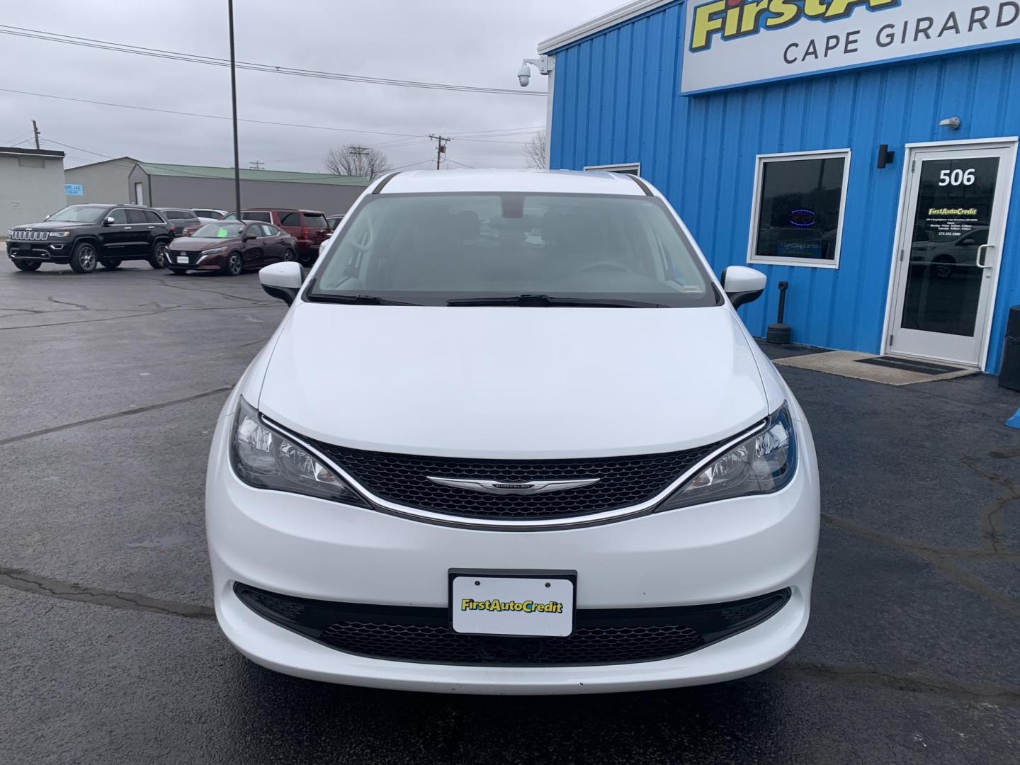 2021 WHITE /Gray Cloth CHRYSLER VOYAGER LX (2C4RC1CG5MR) with an 3.6L V6 engine, Automatic transmission, located at 506 S. Kingshighway, Cape Girardeau, MO, 63703, (573) 235-5000, 37.294991, -89.553635 - 2021 Chrysler Voyager LX 1-Owner 97xxx miles Front Wheel Drive 3.6L V6 Automatic 3rd Row Backup Camera Power Driver Seat Stow 'N Go Bluetooth Cruise Power Windows/Locks/Mirrors We have financing available and we accept trades! Fill out a credit application on our website or come by to - Photo#1