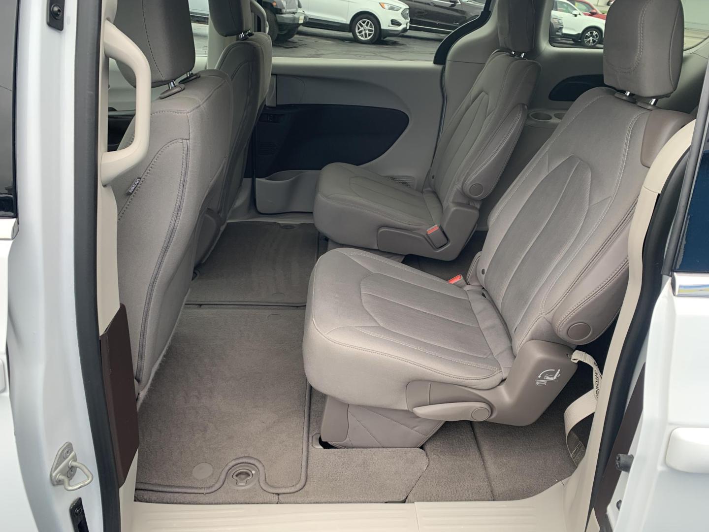 2021 WHITE /Gray Cloth CHRYSLER VOYAGER LX (2C4RC1CG5MR) with an 3.6L V6 engine, Automatic transmission, located at 506 S. Kingshighway, Cape Girardeau, MO, 63703, (573) 235-5000, 37.294991, -89.553635 - 2021 Chrysler Voyager LX 1-Owner 97xxx miles Front Wheel Drive 3.6L V6 Automatic 3rd Row Backup Camera Power Driver Seat Stow 'N Go Bluetooth Cruise Power Windows/Locks/Mirrors We have financing available and we accept trades! Fill out a credit application on our website or come by to - Photo#12
