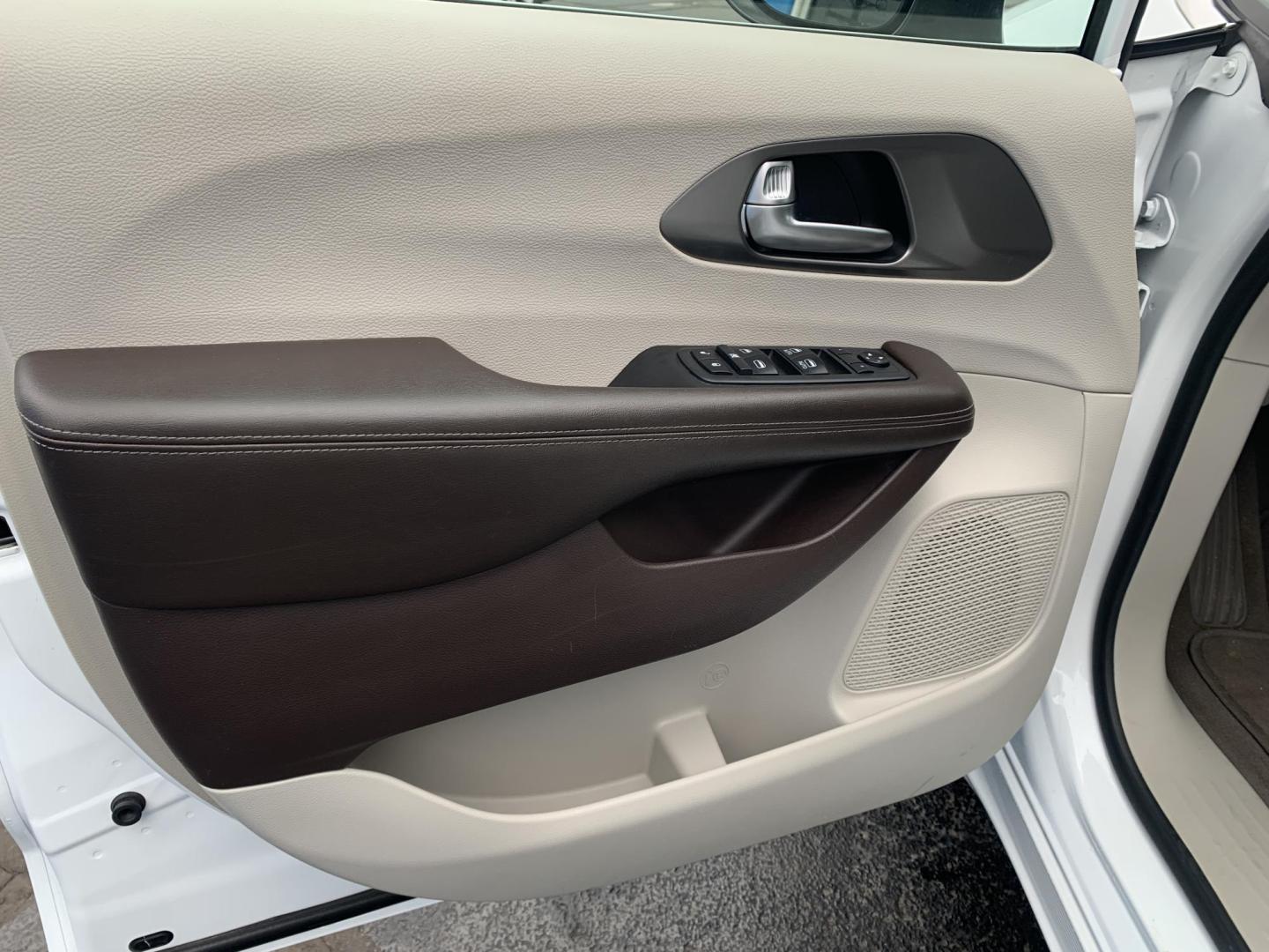 2021 WHITE /Gray Cloth CHRYSLER VOYAGER LX (2C4RC1CG5MR) with an 3.6L V6 engine, Automatic transmission, located at 506 S. Kingshighway, Cape Girardeau, MO, 63703, (573) 235-5000, 37.294991, -89.553635 - 2021 Chrysler Voyager LX 1-Owner 97xxx miles Front Wheel Drive 3.6L V6 Automatic 3rd Row Backup Camera Power Driver Seat Stow 'N Go Bluetooth Cruise Power Windows/Locks/Mirrors We have financing available and we accept trades! Fill out a credit application on our website or come by to - Photo#13