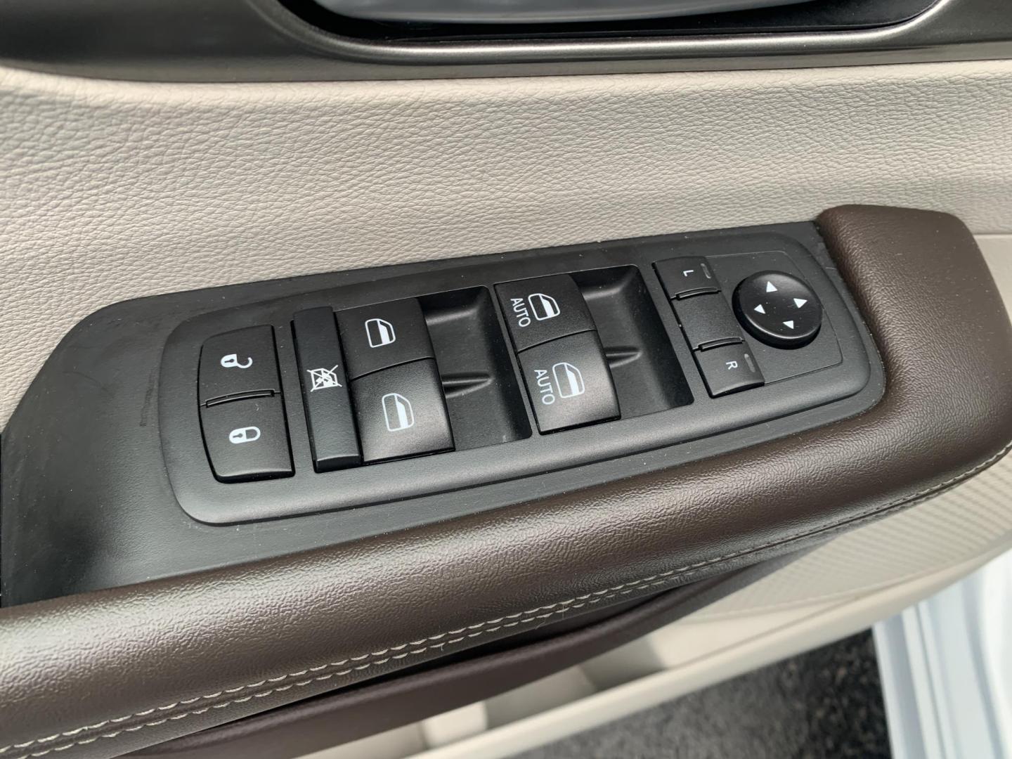 2021 WHITE /Gray Cloth CHRYSLER VOYAGER LX (2C4RC1CG5MR) with an 3.6L V6 engine, Automatic transmission, located at 506 S. Kingshighway, Cape Girardeau, MO, 63703, (573) 235-5000, 37.294991, -89.553635 - 2021 Chrysler Voyager LX 1-Owner 97xxx miles Front Wheel Drive 3.6L V6 Automatic 3rd Row Backup Camera Power Driver Seat Stow 'N Go Bluetooth Cruise Power Windows/Locks/Mirrors We have financing available and we accept trades! Fill out a credit application on our website or come by to - Photo#15